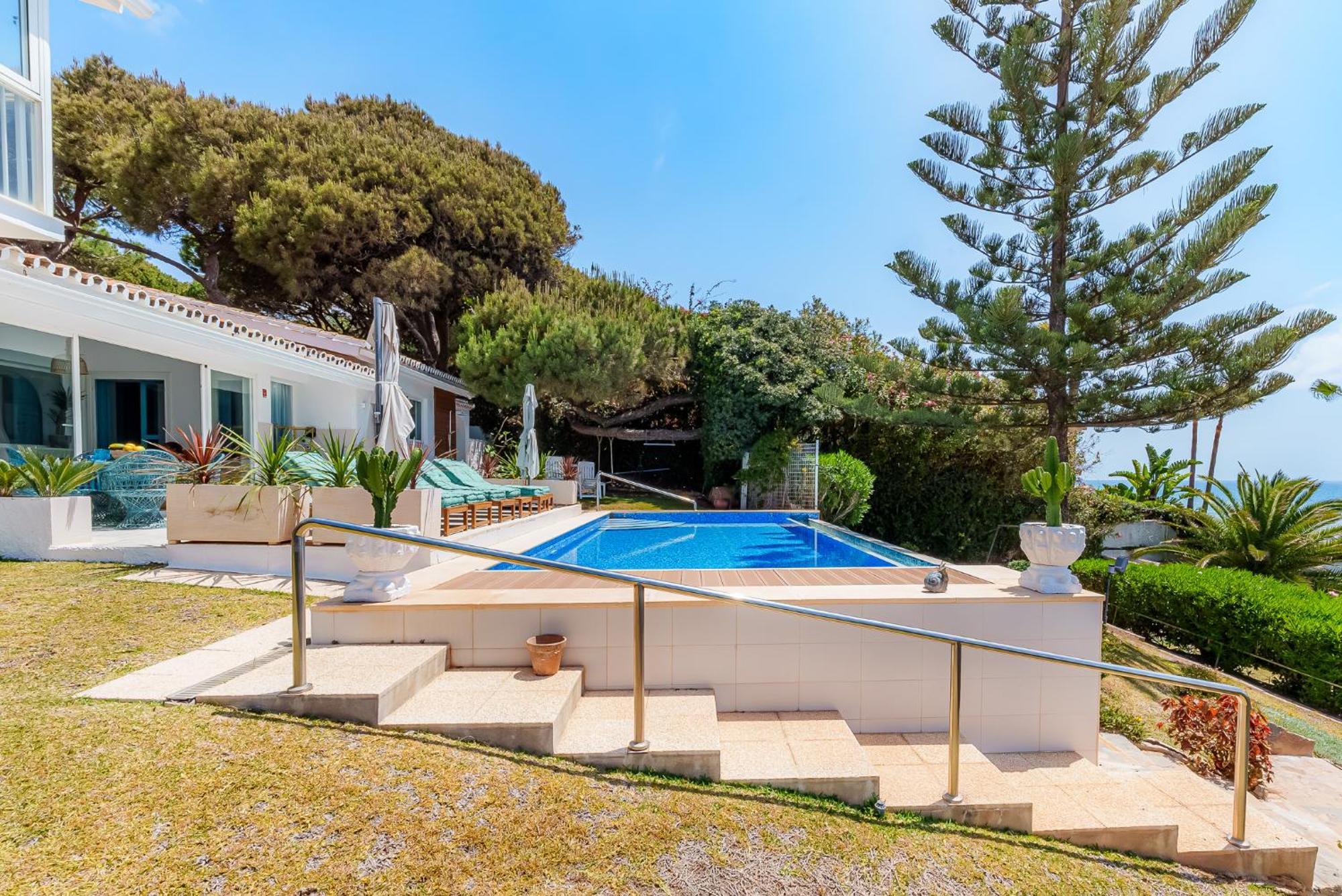 Calmamar Cabopino Beachfront In Villa Marbella