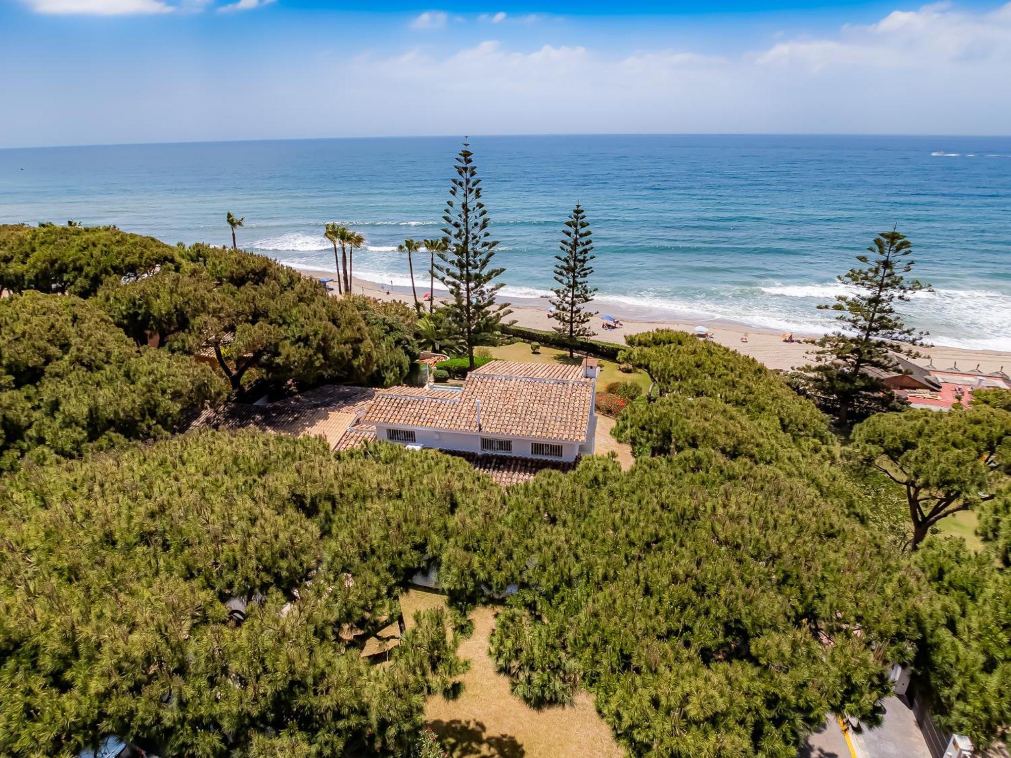 Villa Calmamar Cabopino Beachfront In
