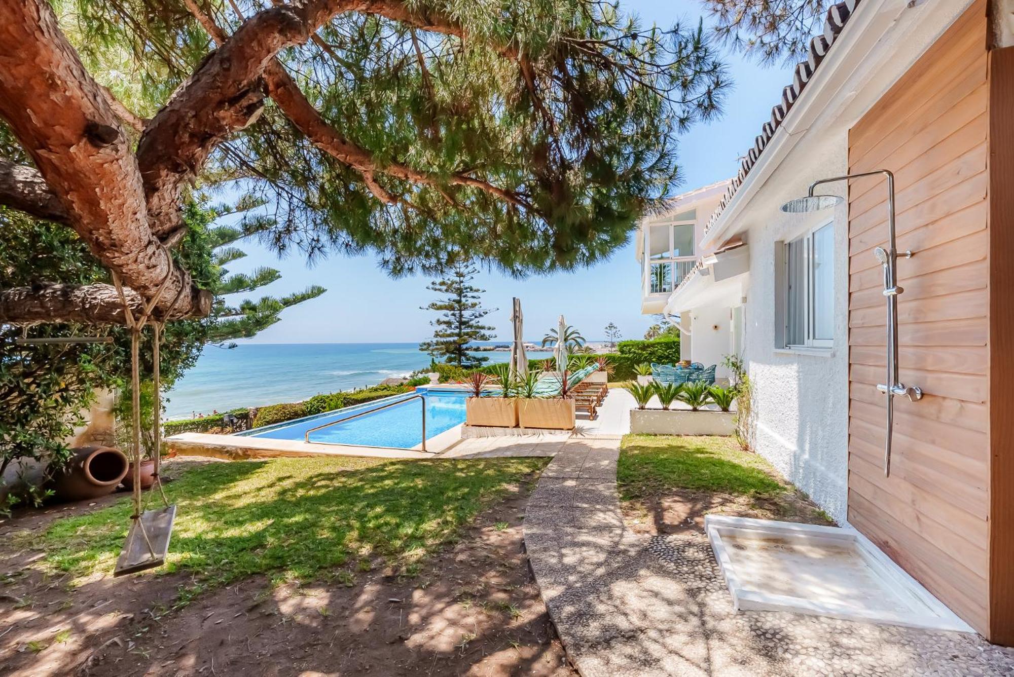 Calmamar Cabopino Beachfront In