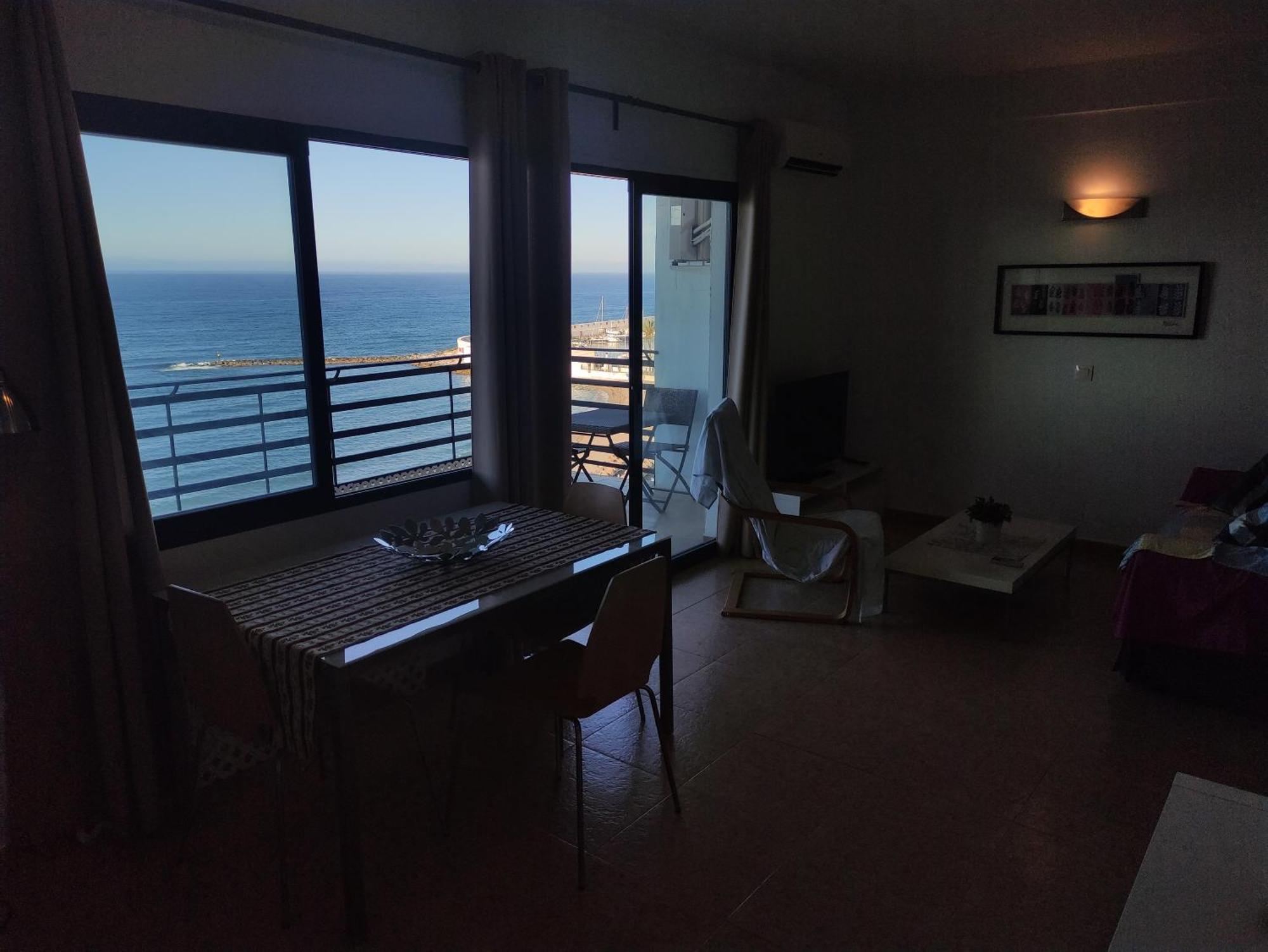 In First Line Apto 6-6 Appartement