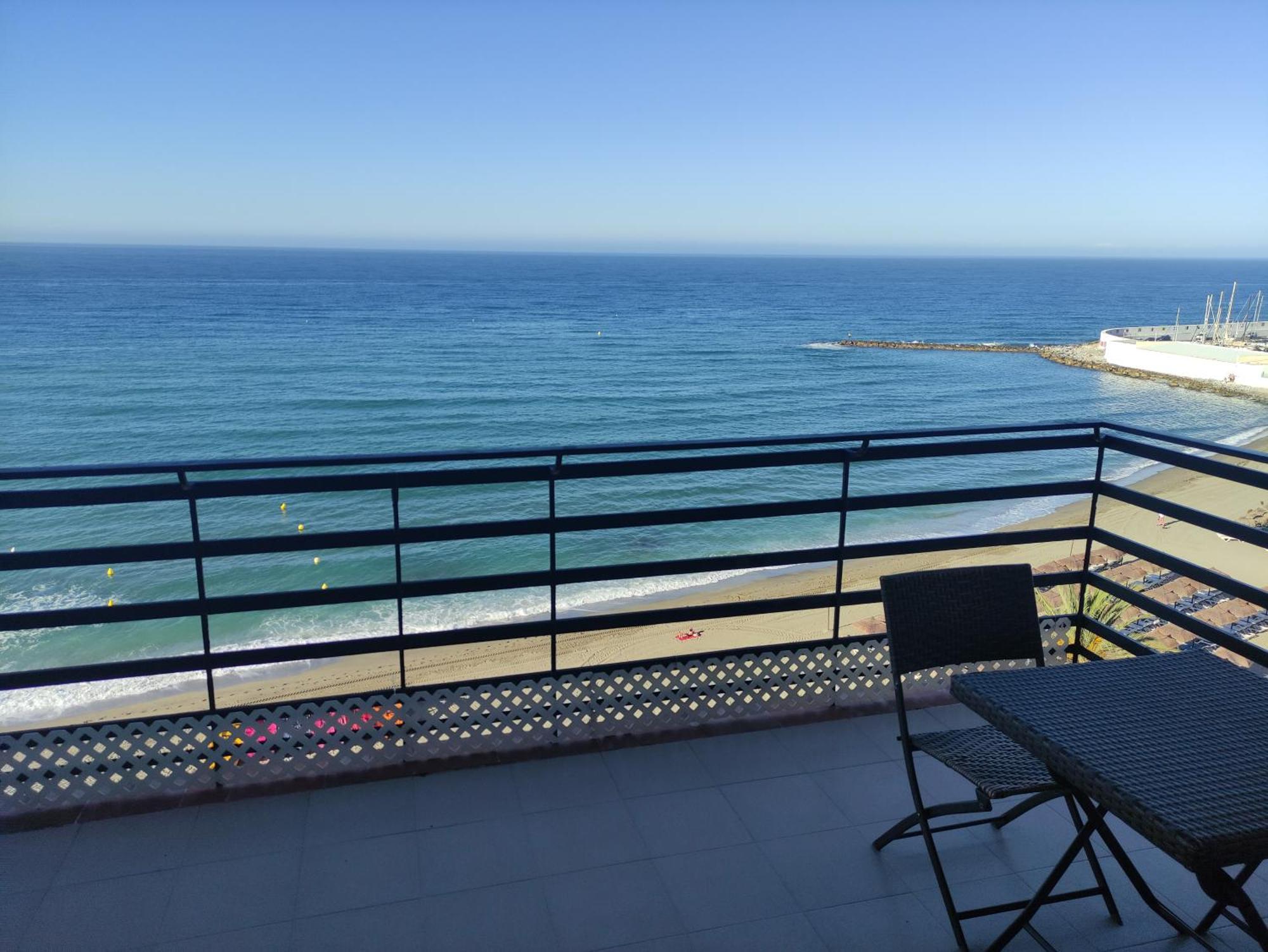 In First Line Apto 6-6 Marbella