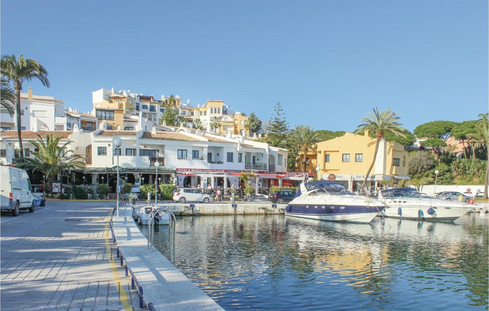 Apartment Stunning In With Swimming Pool Marbella