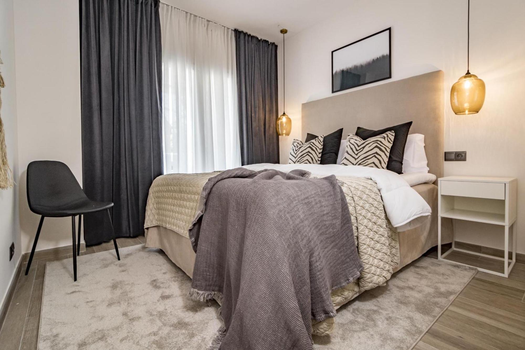 Apartment Pr- Stunning Flat Front Line Puerto Banus Marbella