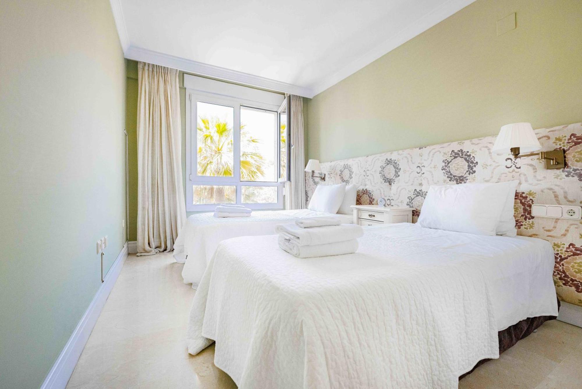 Beachfront Golden Mile Puento Sea View Wifi Marbella