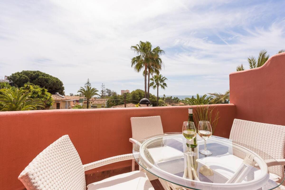 Alvarito Playa Front Apartment Marbella
