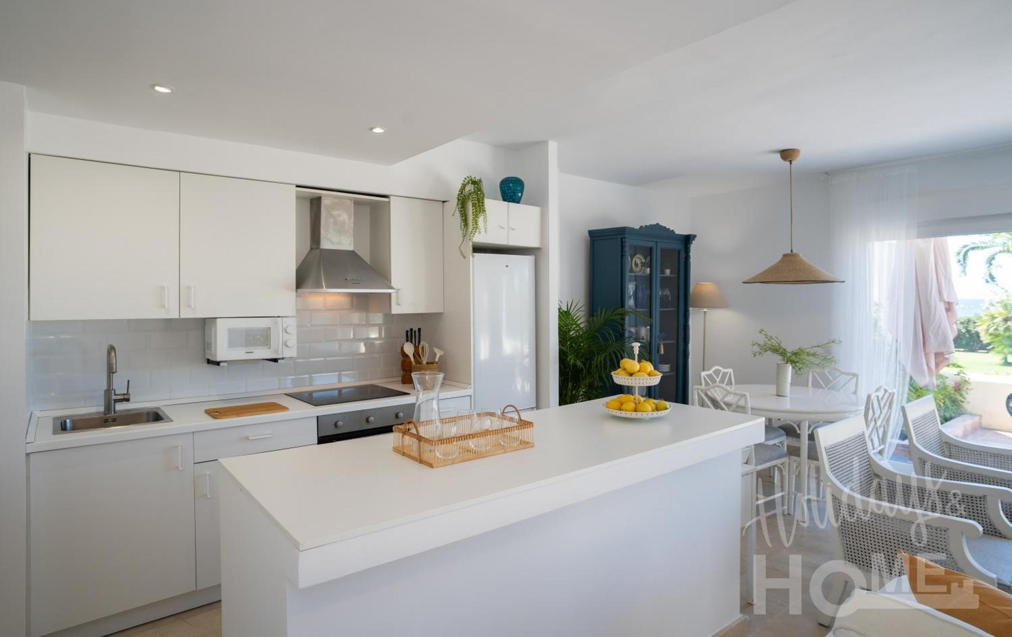 Apartment Neptuno Ii Beachfront Elviria,sea Views,lovely Terrace And Pool