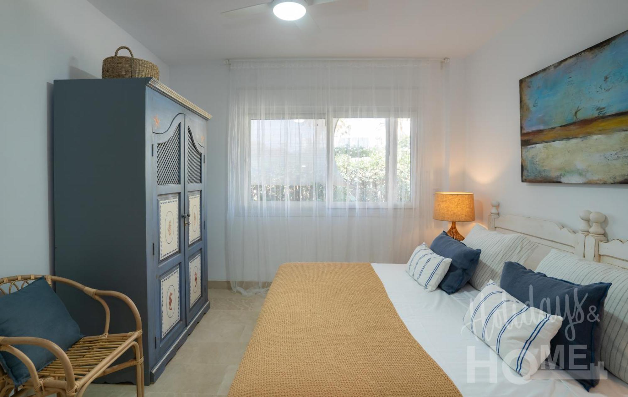 Apartment Neptuno Ii Beachfront Elviria,sea Views,lovely Terrace And Pool Marbella