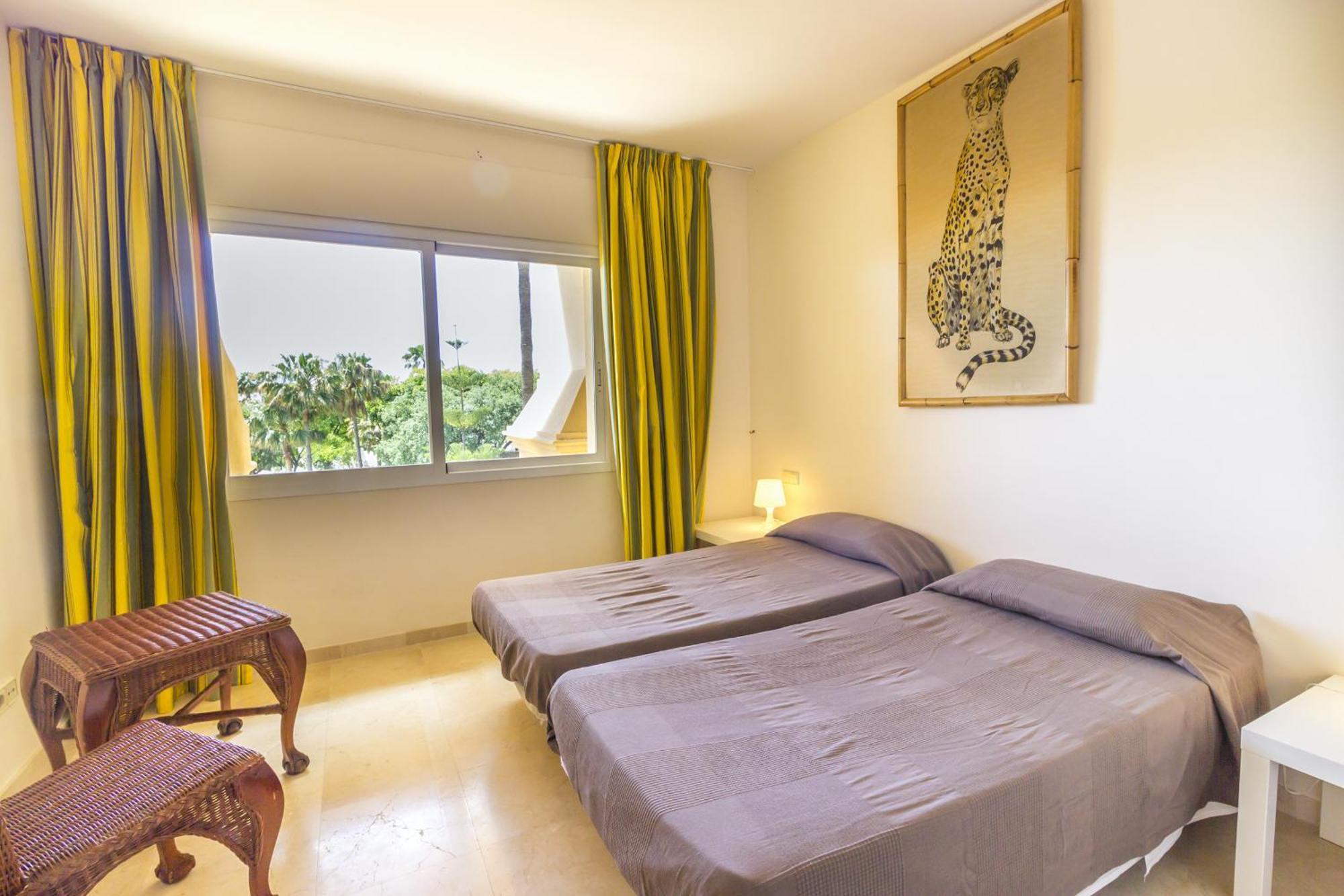 Apartment Cubo's Boutique Elviria Hills *