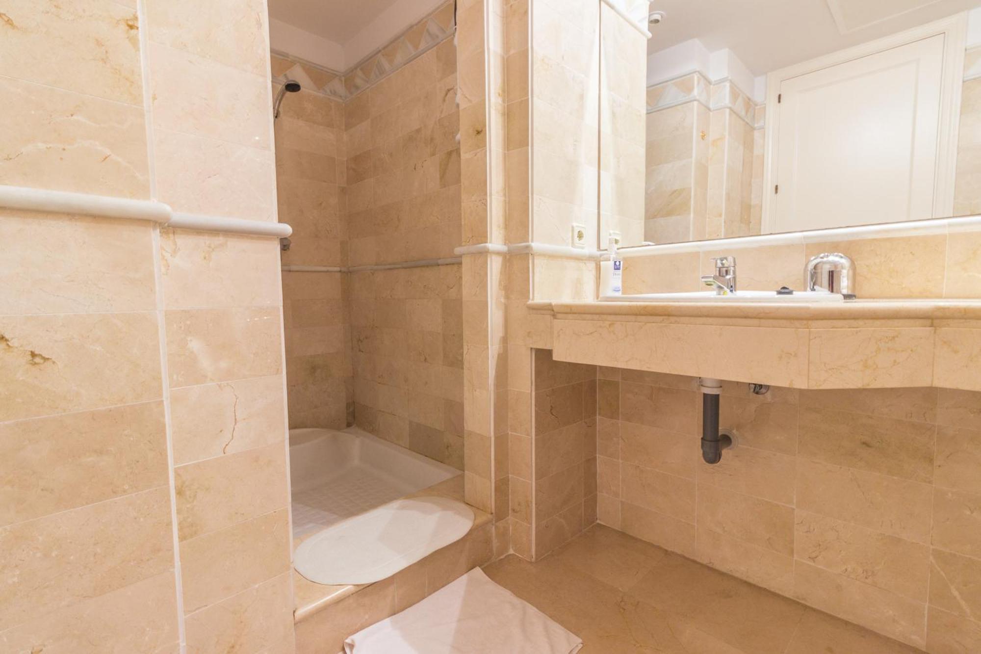 Apartment Cubo's Boutique Elviria Hills *