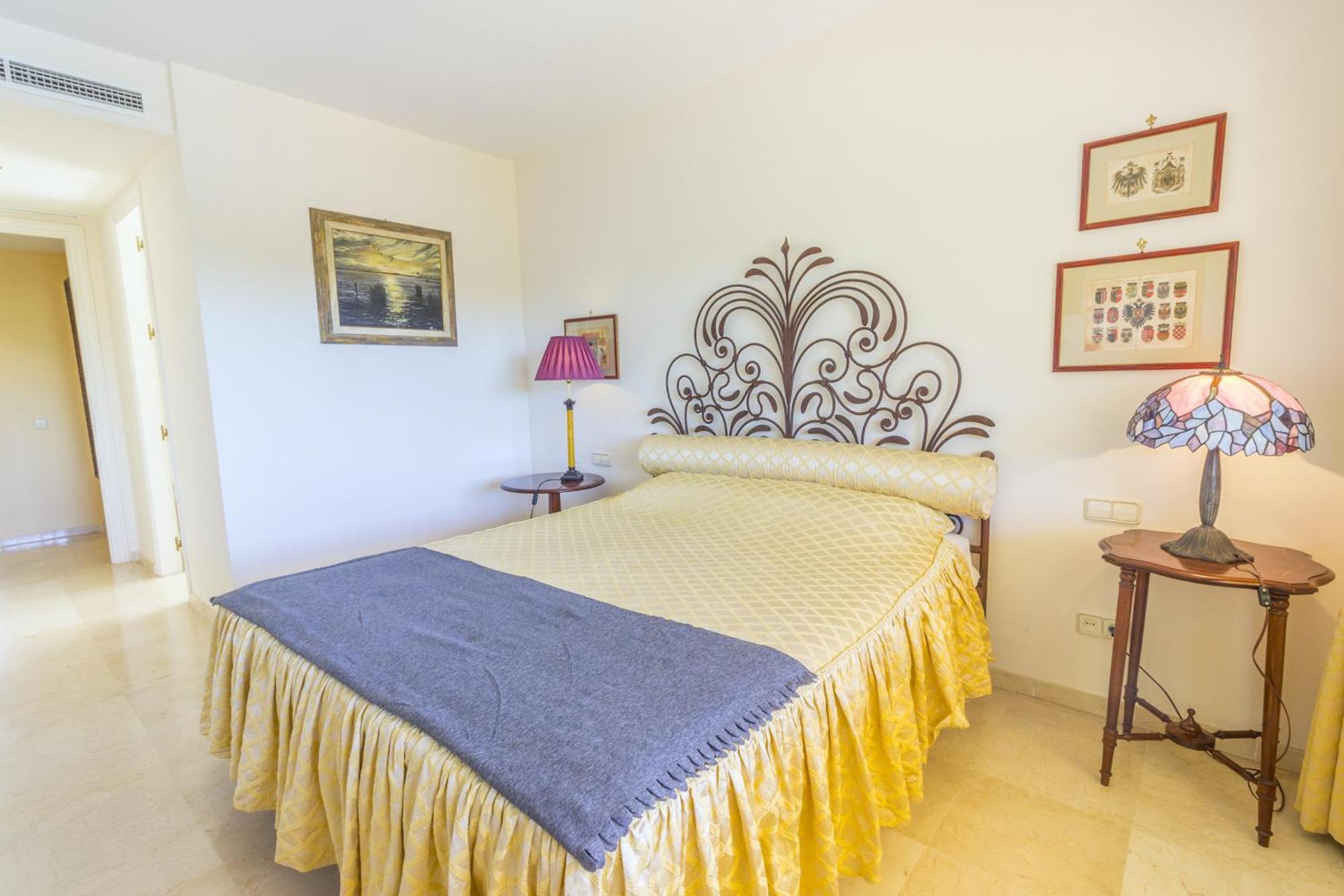 Cubo's Boutique Elviria Hills * Marbella