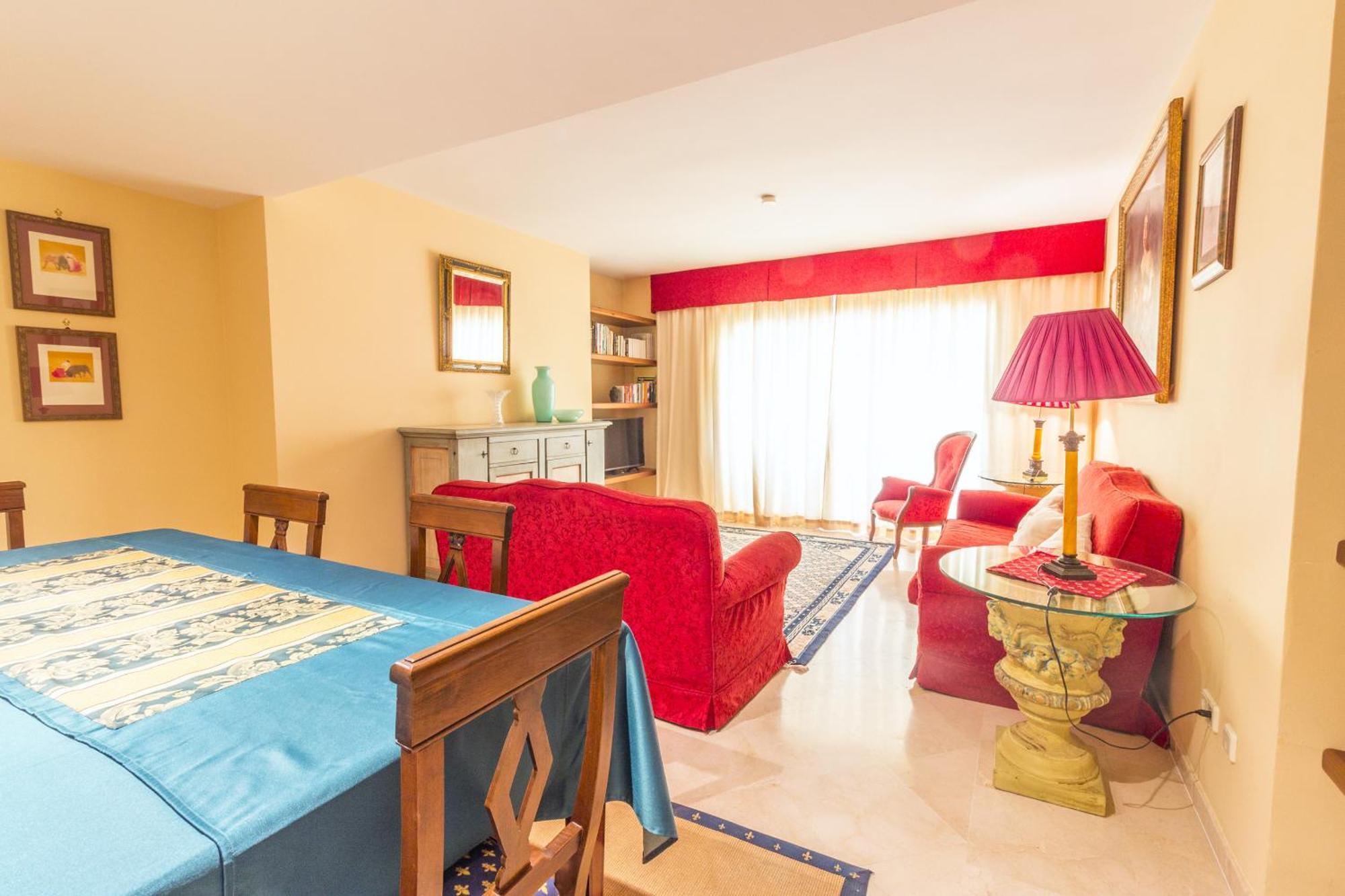 Cubo's Boutique Elviria Hills * Marbella