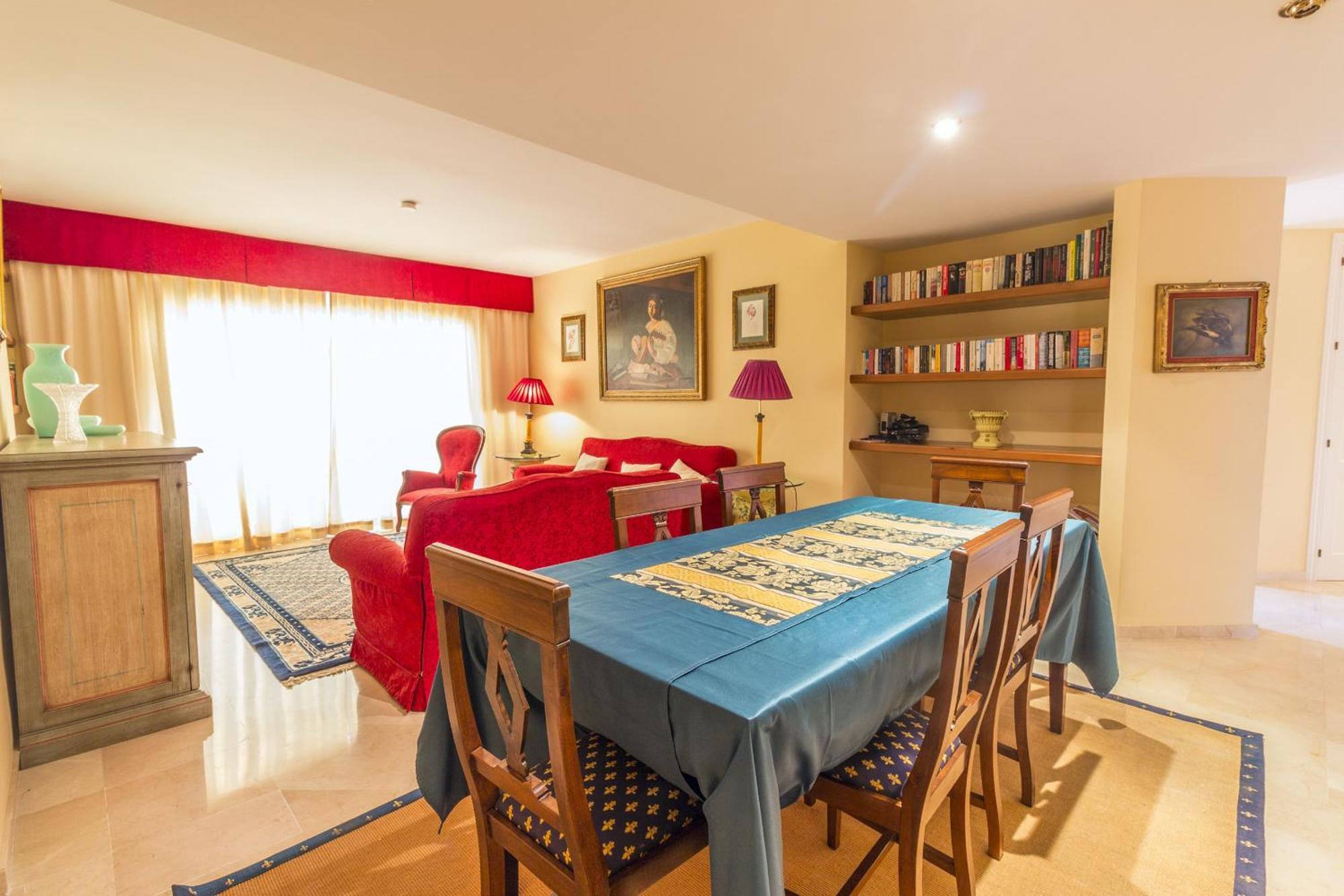 Cubo's Boutique Elviria Hills Marbella