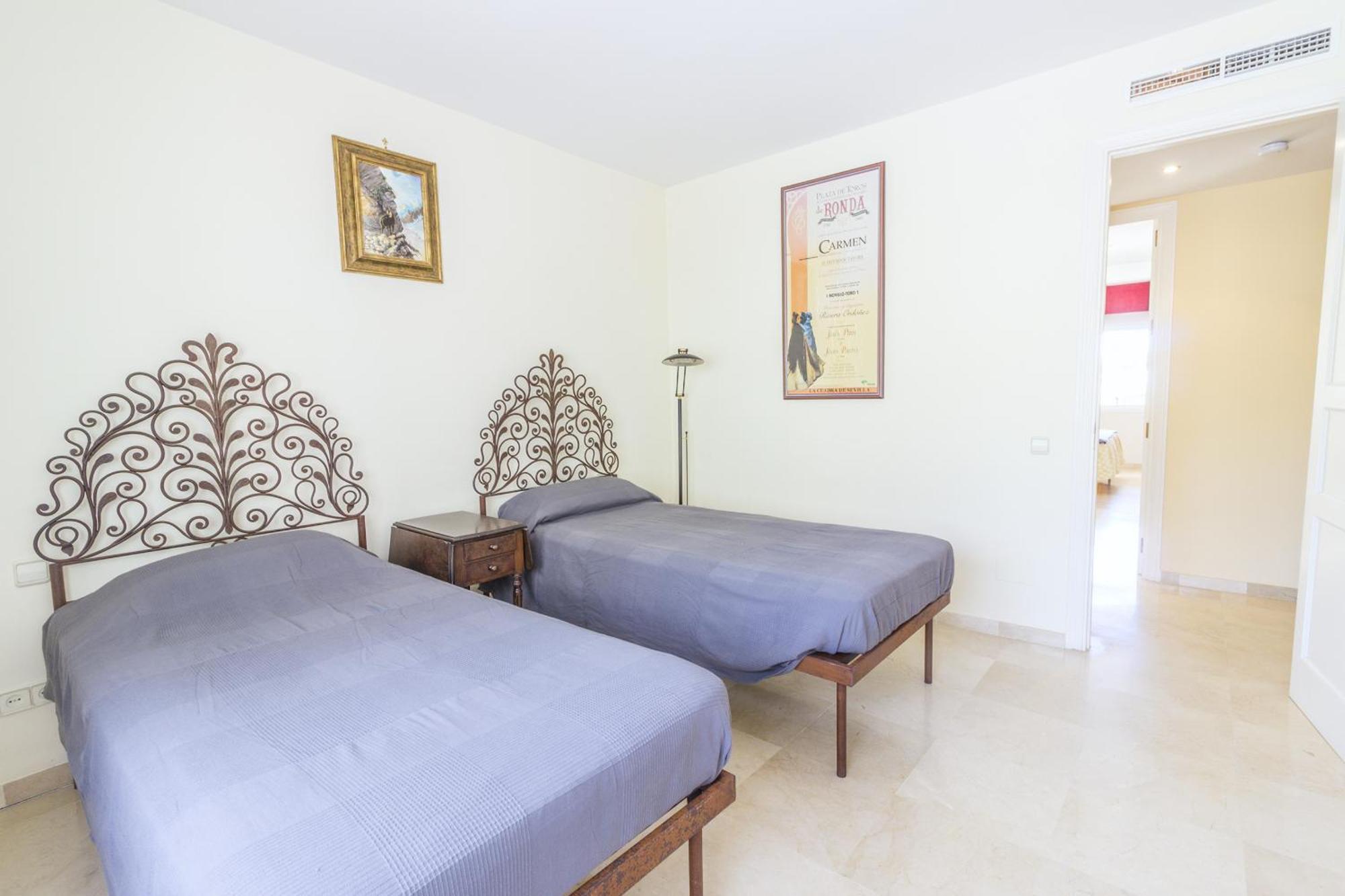 Apartment Cubo's Boutique Elviria Hills *