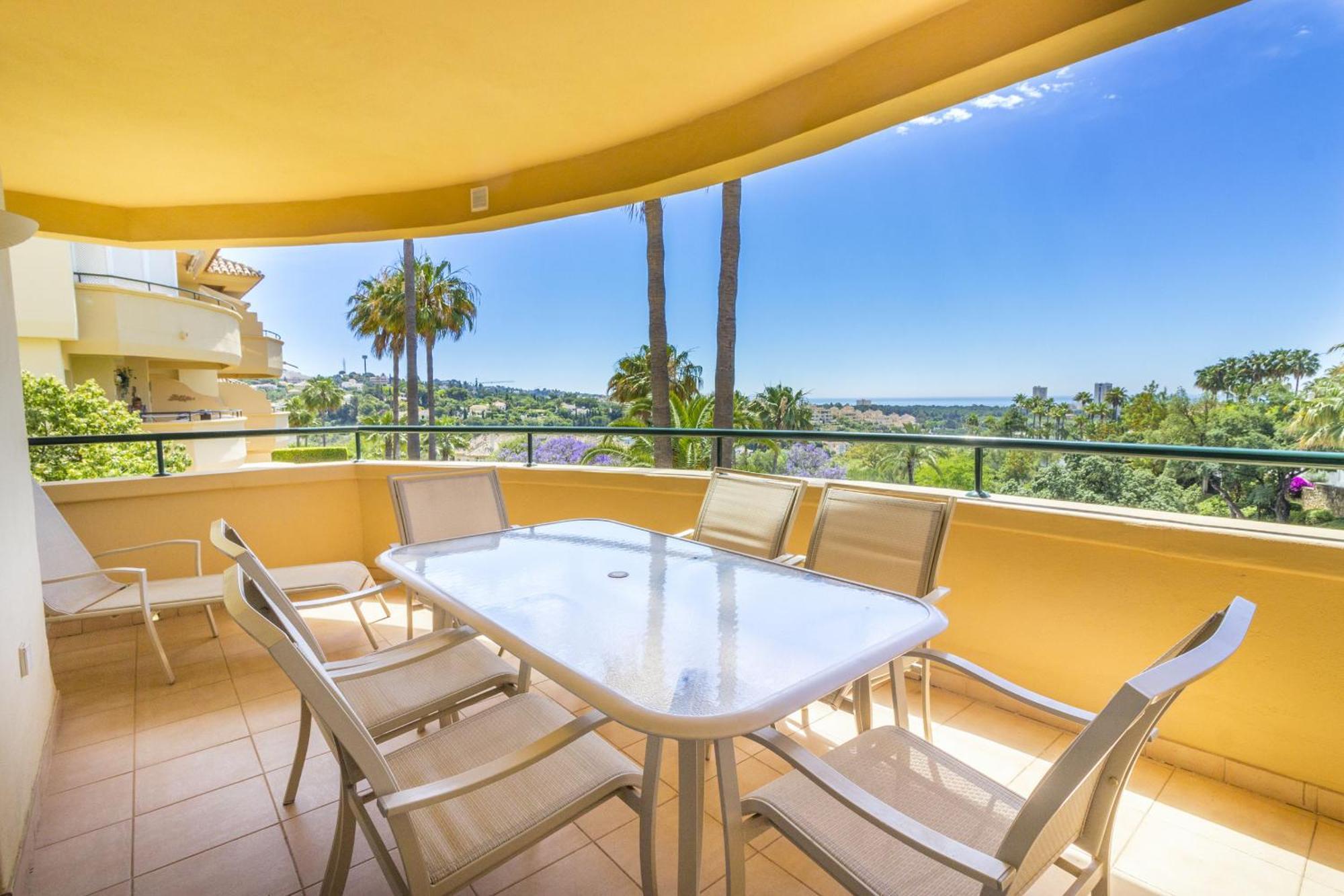 Cubo's Boutique Elviria Hills Apartment *