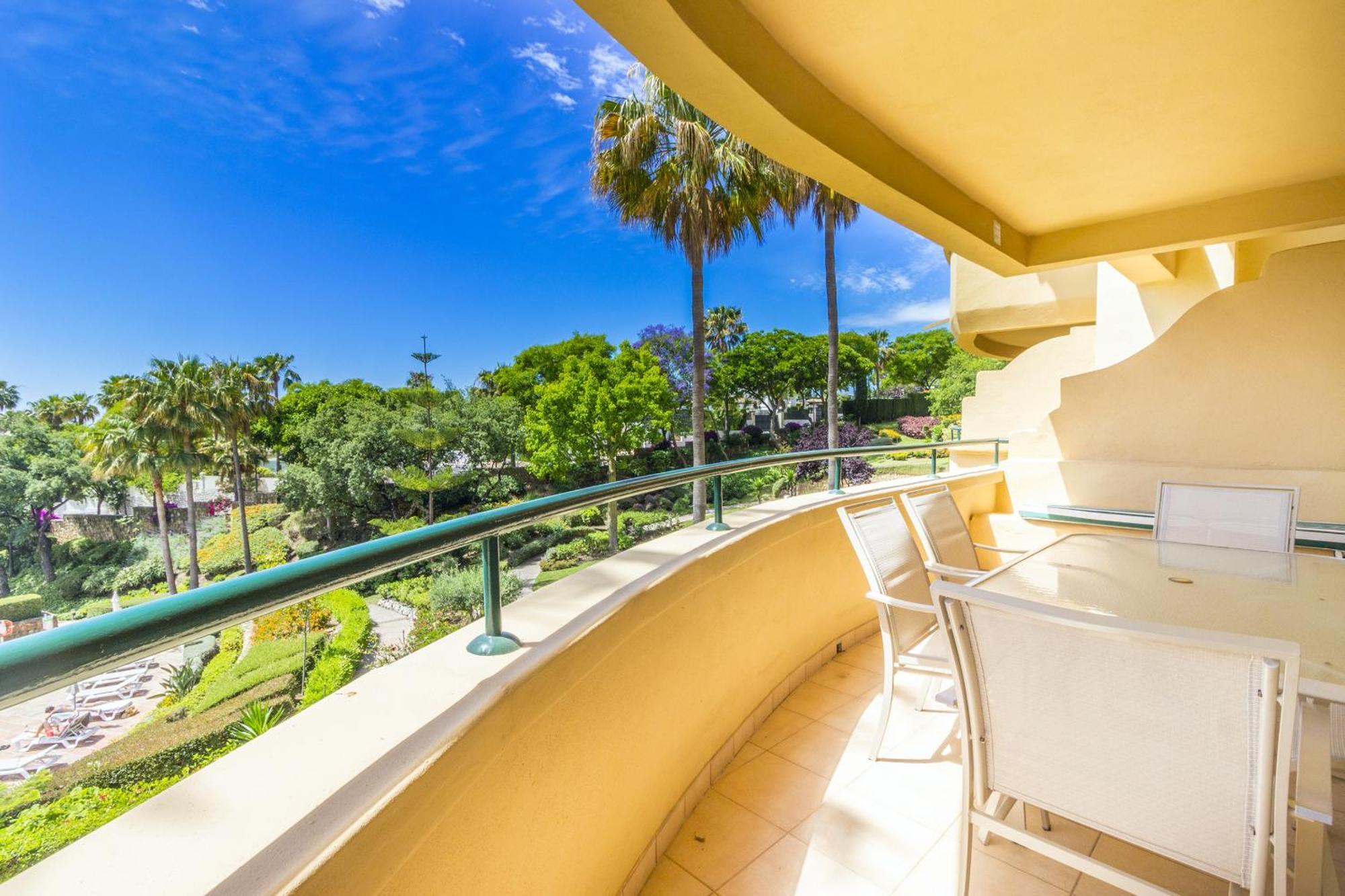 Apartment Cubo's Boutique Elviria Hills *