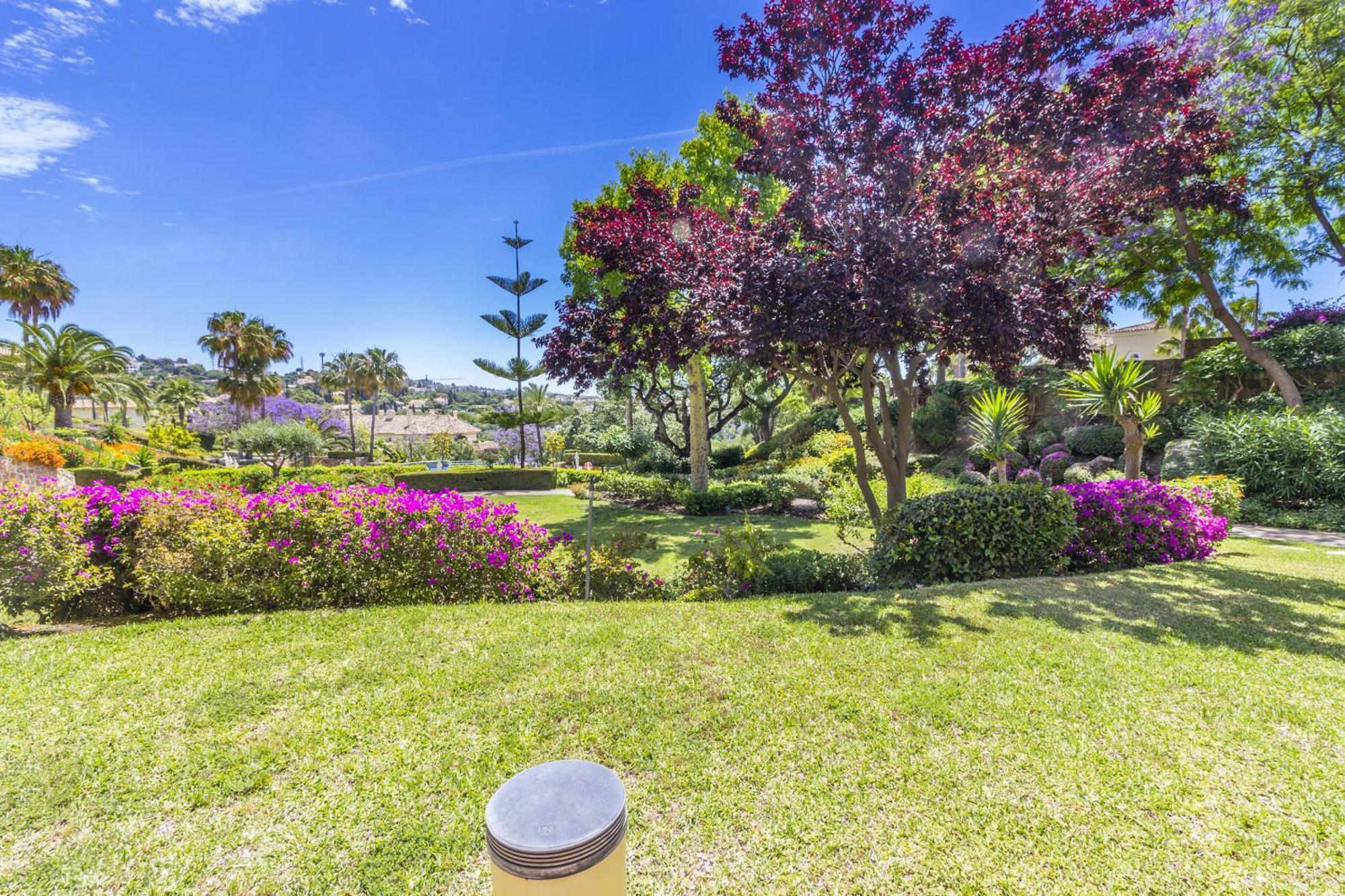 Cubo's Boutique Elviria Hills Apartment *
