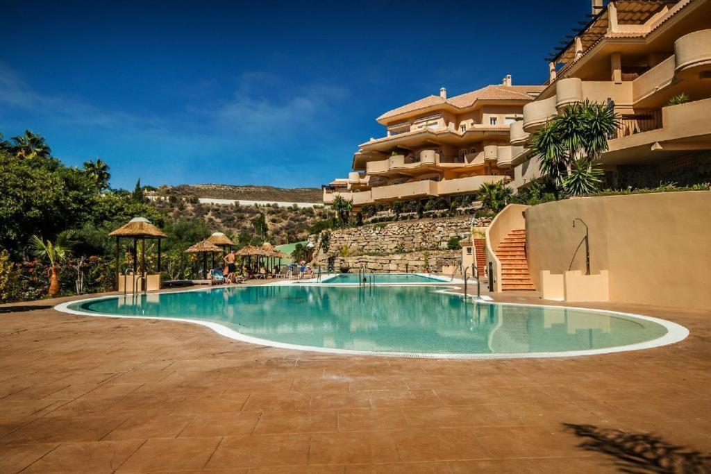 Apartment Aloha Hill Club Exclusive With Premier Amenities