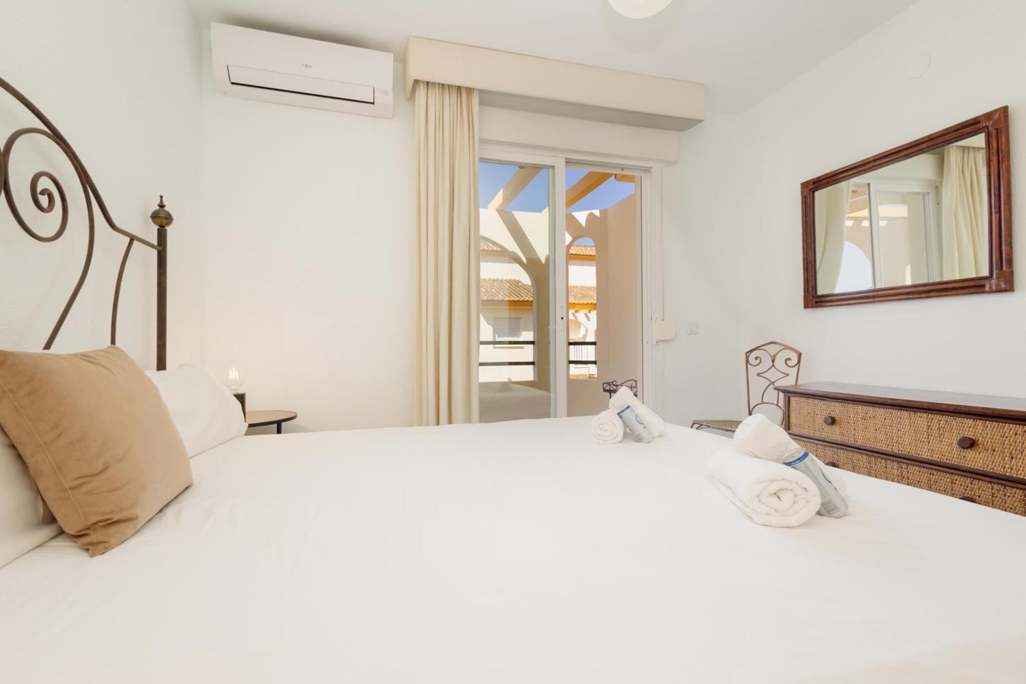 Vakantiehuis Beautiful Townhouse Walking Distance To The In Costabella, *