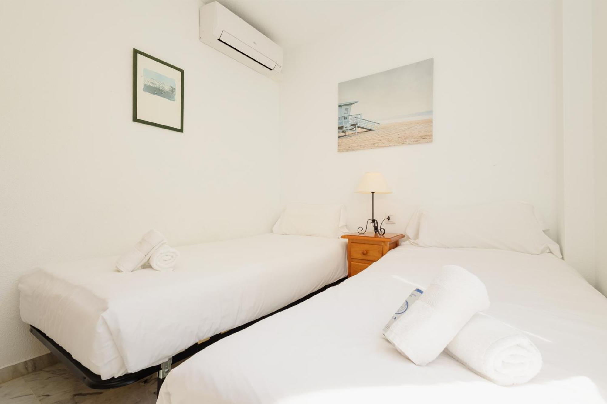 Vakantiehuis Beautiful Townhouse Walking Distance To The In Costabella, Marbella