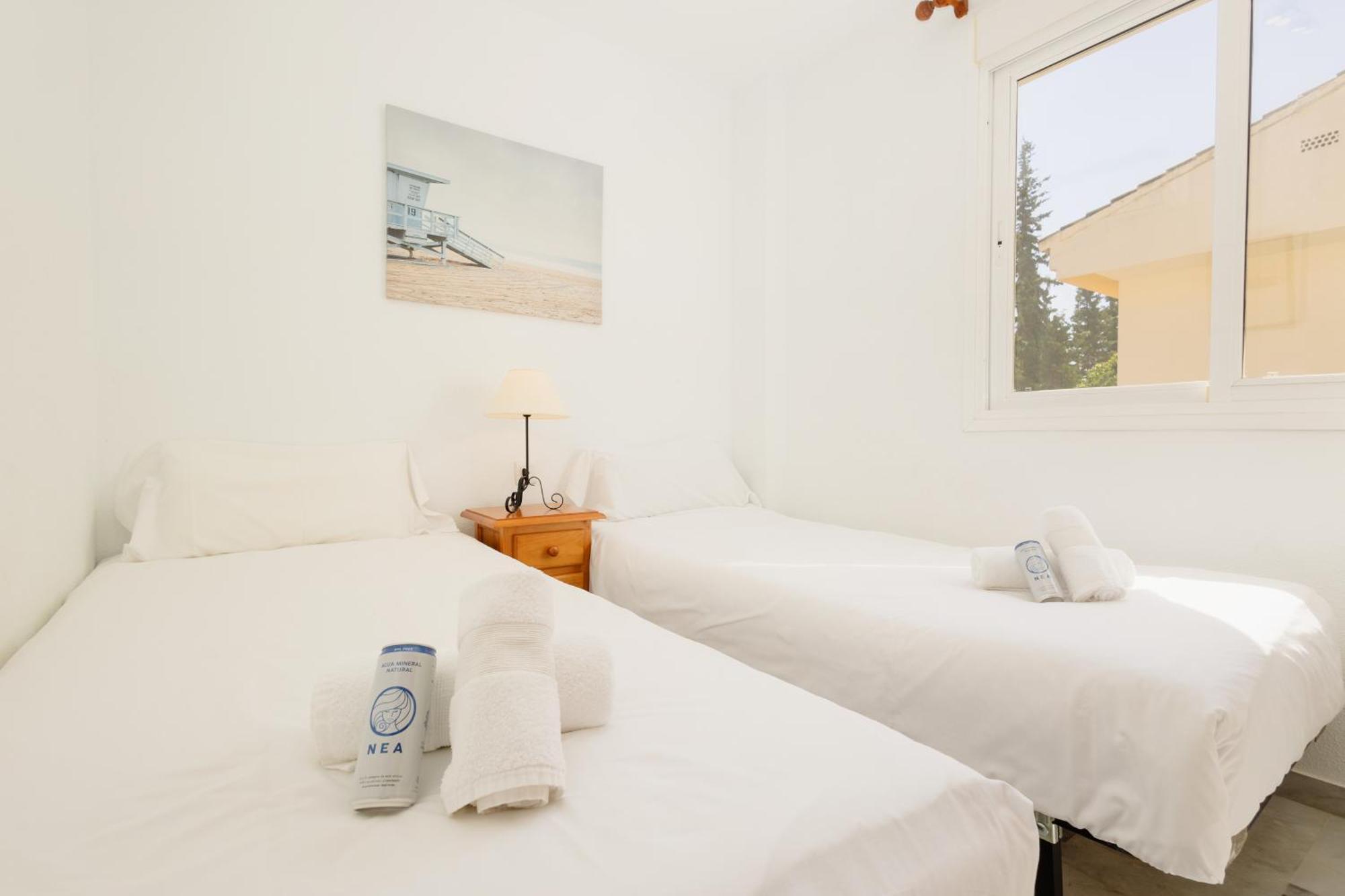 Beautiful Townhouse Walking Distance To The In Costabella, Vakantiehuis