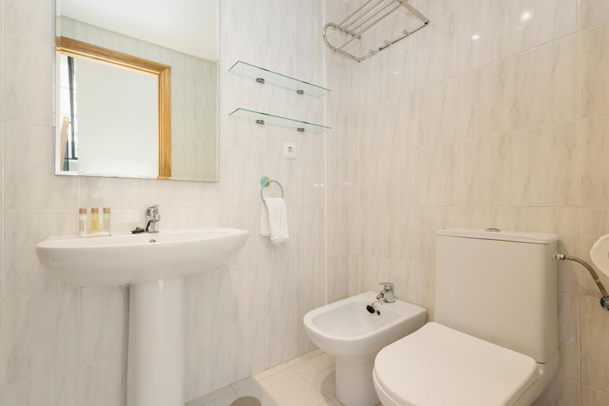 Vakantiehuis Beautiful Townhouse Walking Distance To The In Costabella, Marbella