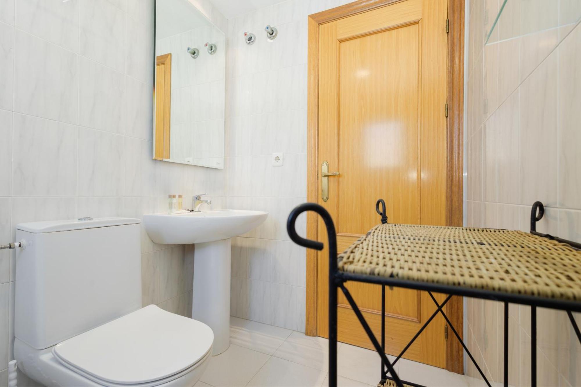 Beautiful Townhouse Walking Distance To The In Costabella, *