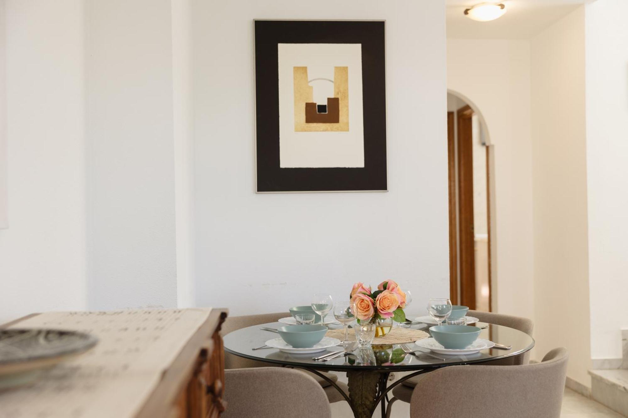 Beautiful Townhouse Walking Distance To The In Costabella, *