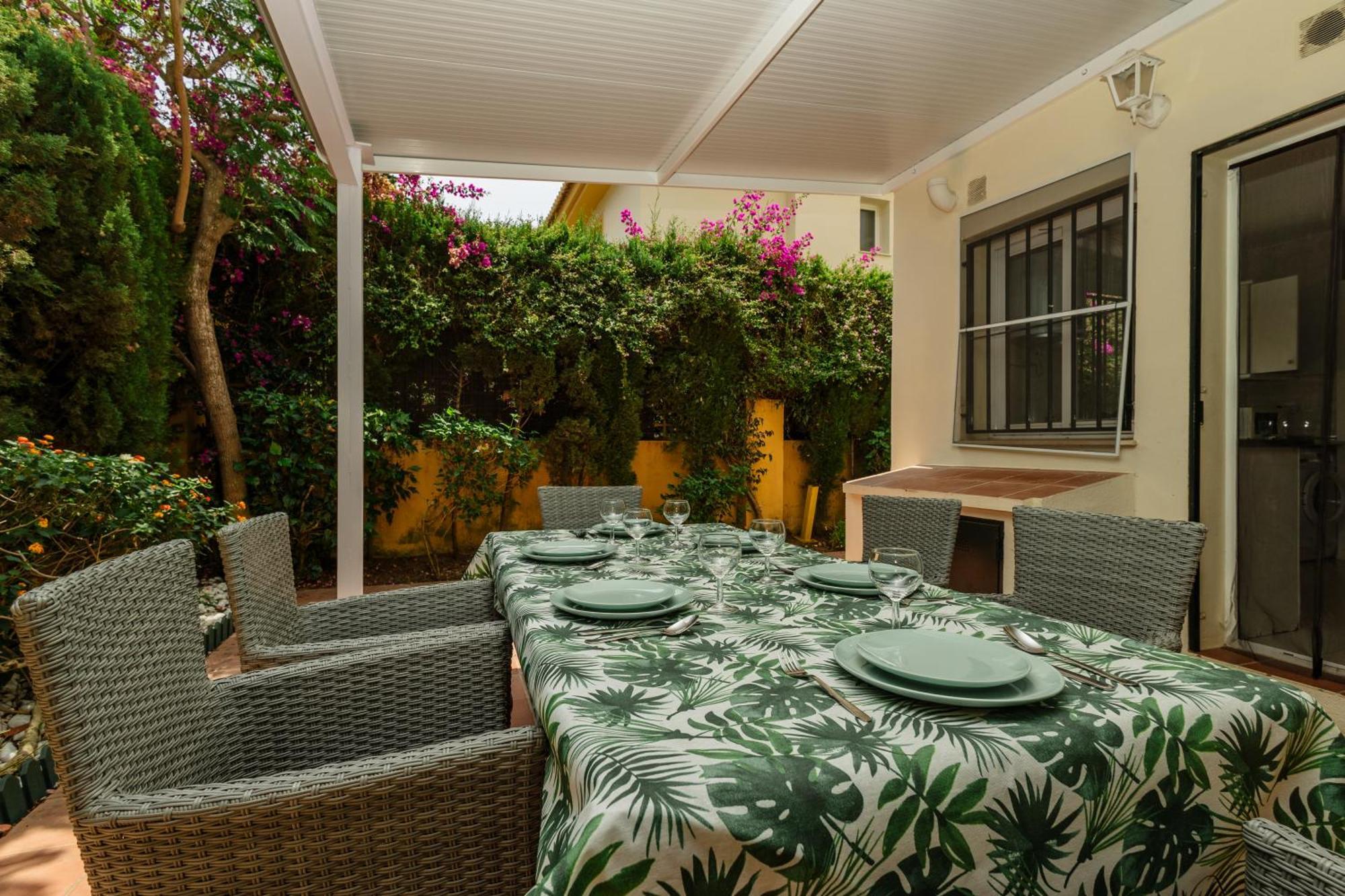 Beautiful Townhouse Walking Distance To The In Costabella, * Marbella