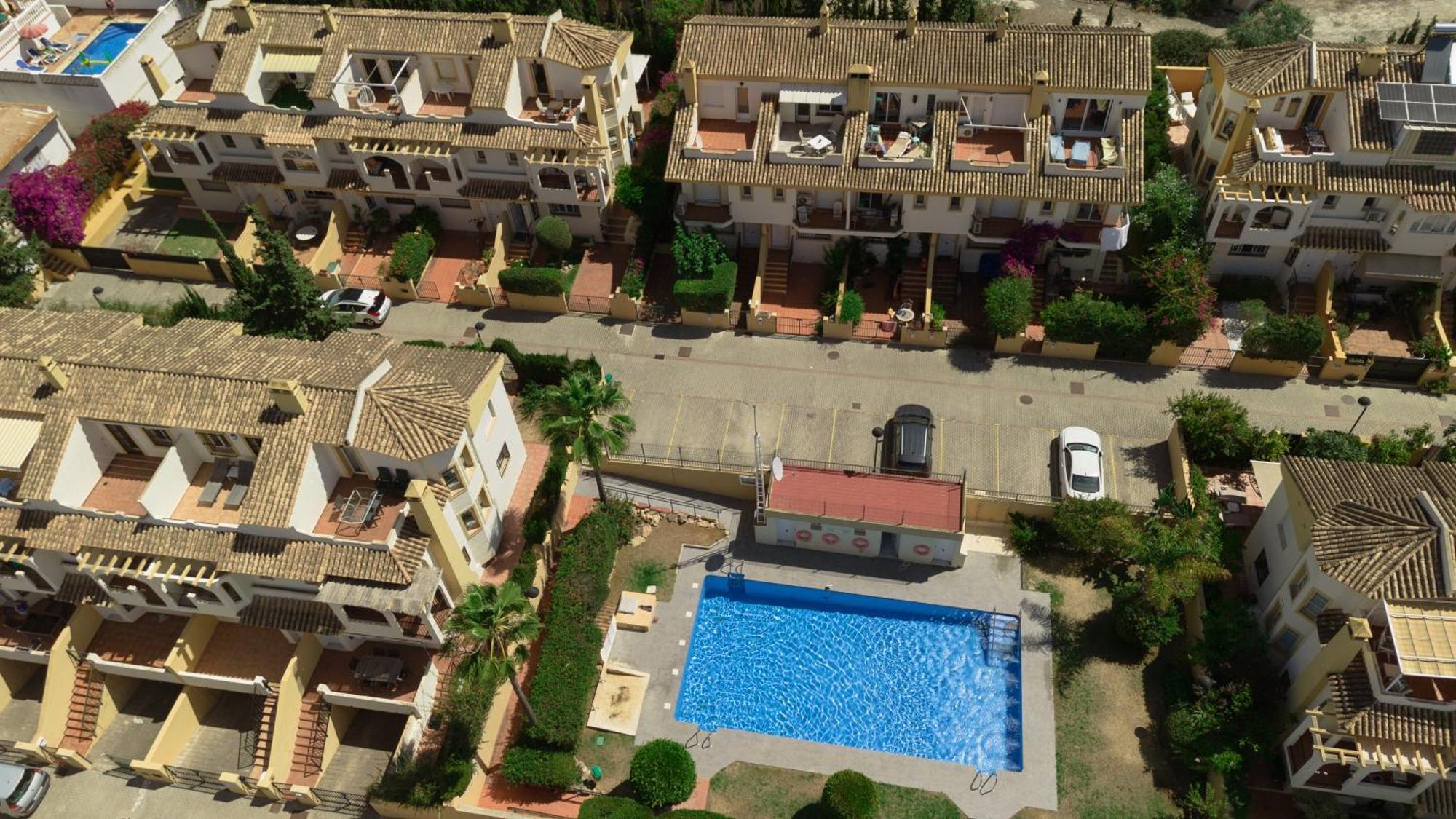 Beautiful Townhouse Walking Distance To The In Costabella,