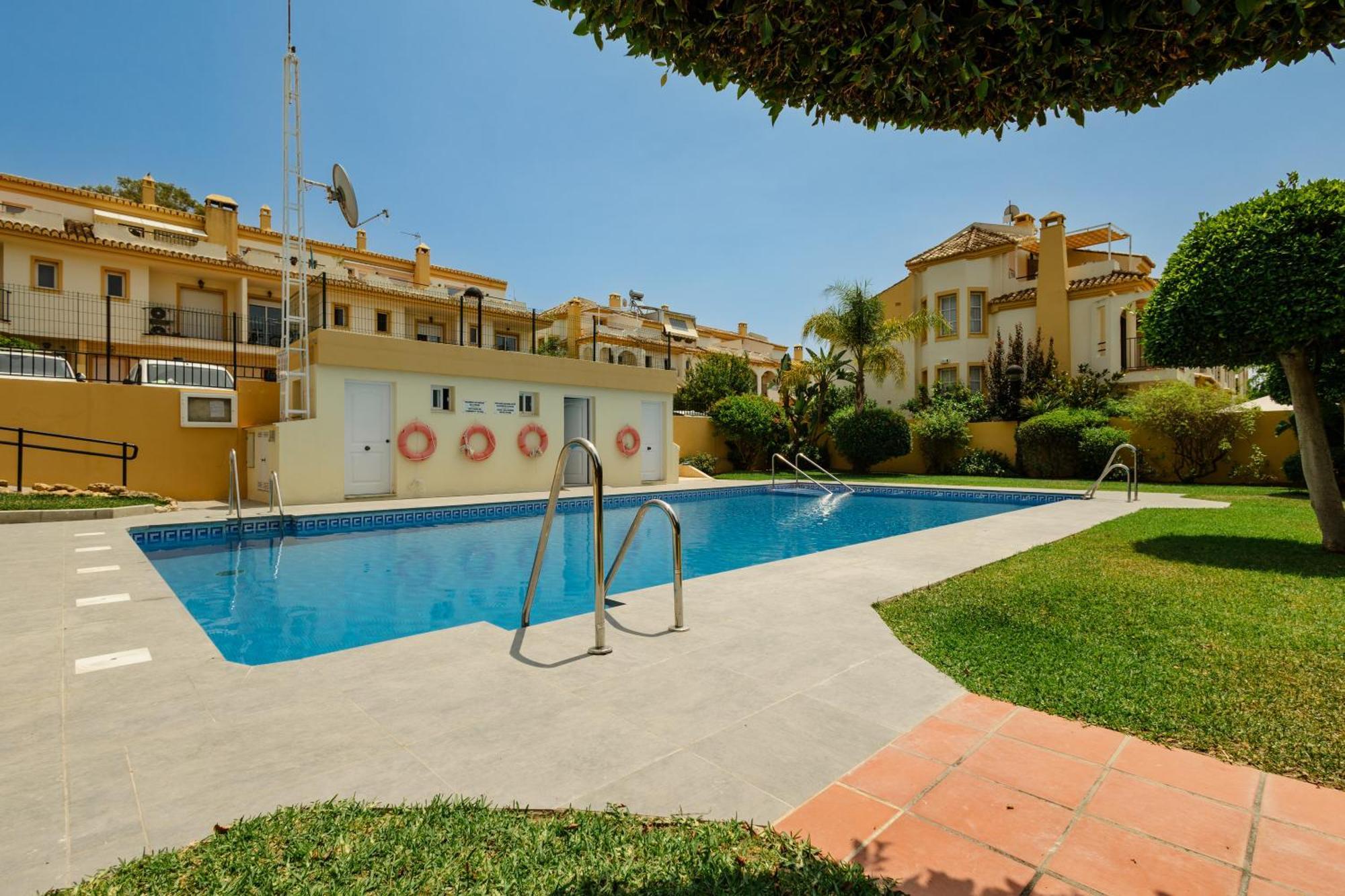 Beautiful Townhouse Walking Distance To The In Costabella,