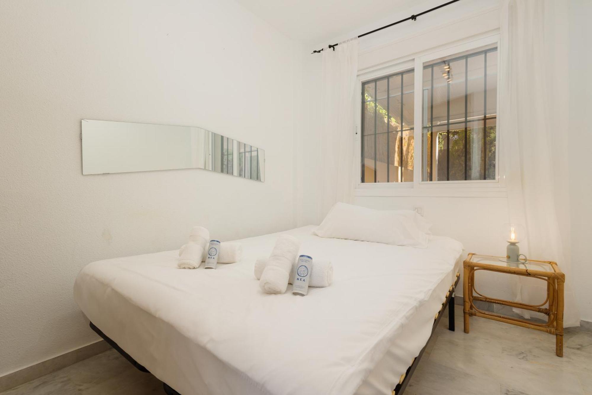 Beautiful Townhouse Walking Distance To The In Costabella, *