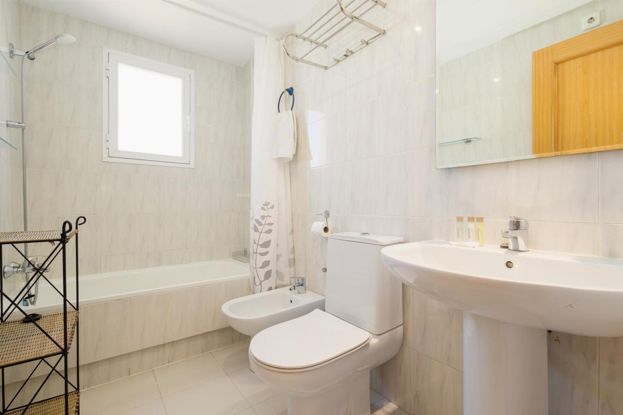 Beautiful Townhouse Walking Distance To The In Costabella, Vakantiehuis