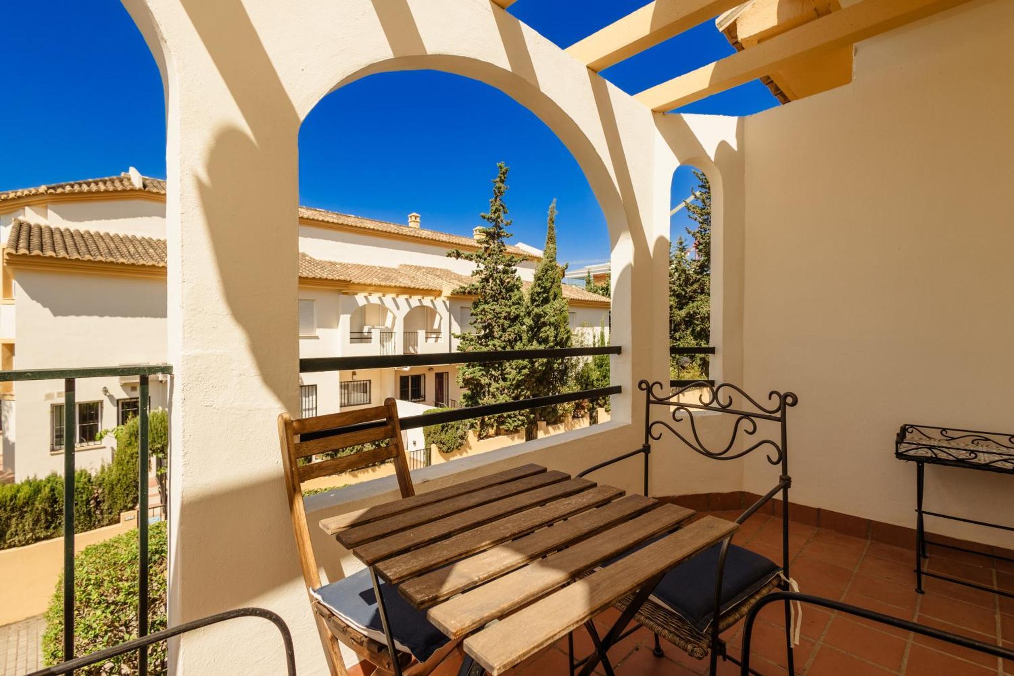 Beautiful Townhouse Walking Distance To The In Costabella, Vakantiehuis Marbella