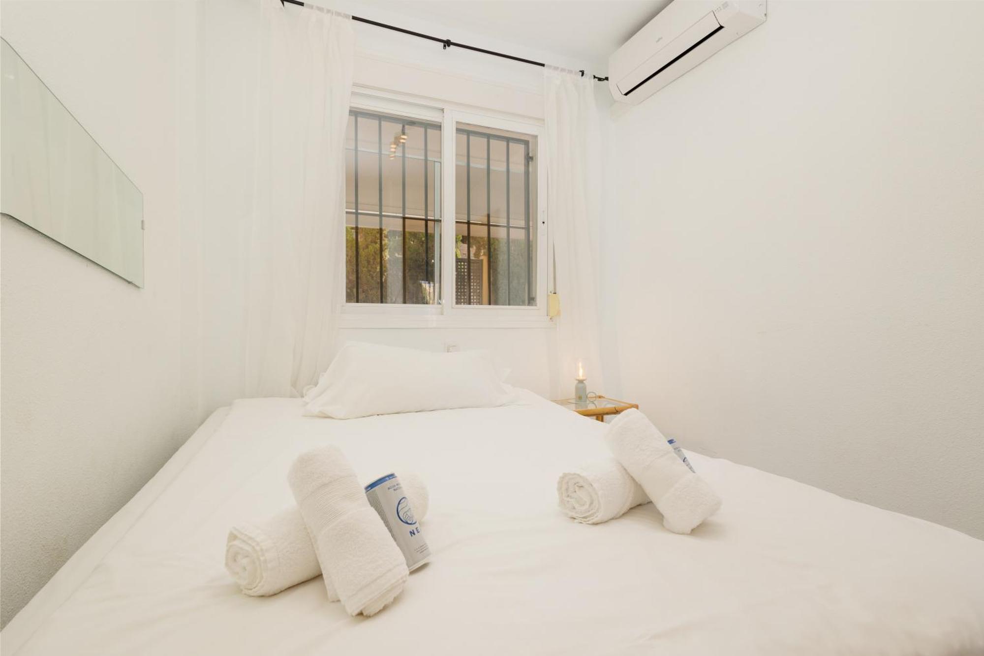 Beautiful Townhouse Walking Distance To The In Costabella, Vakantiehuis