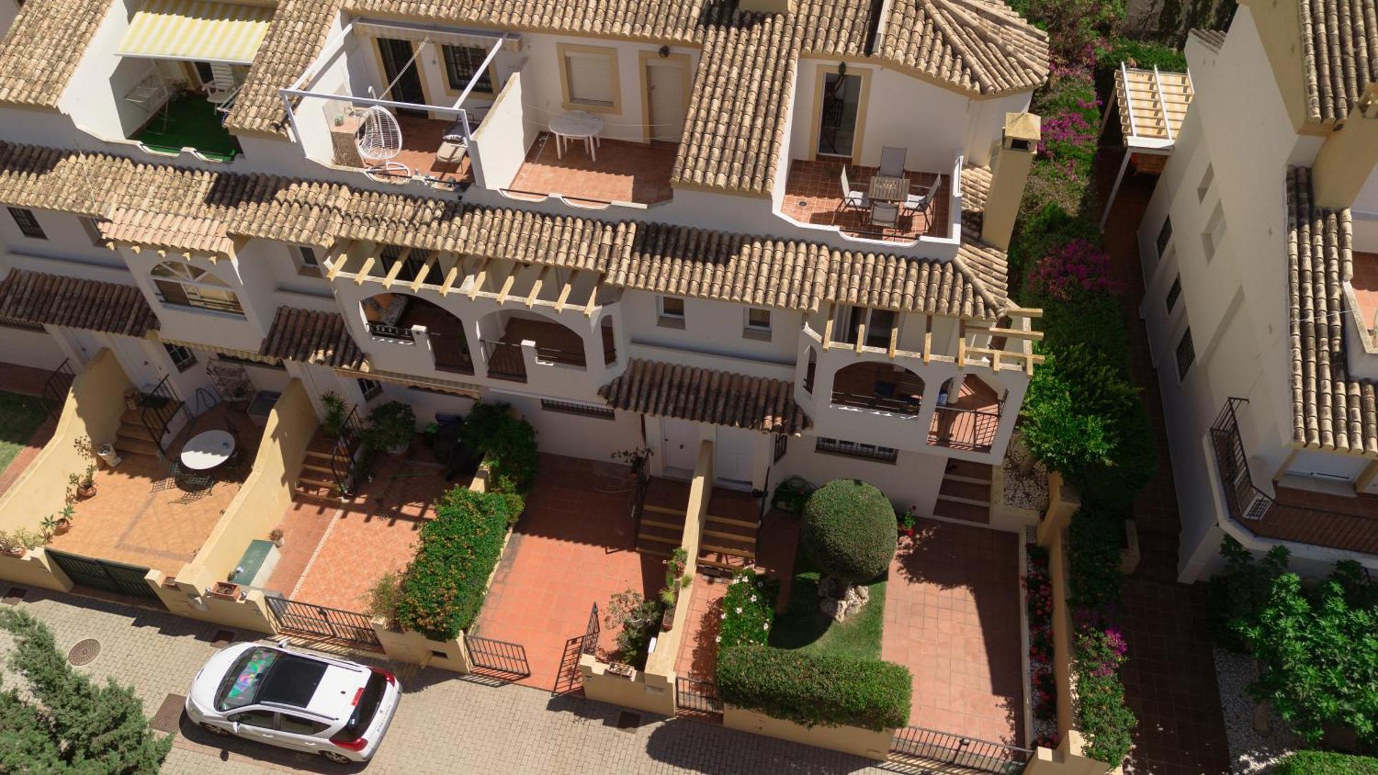 Vakantiehuis Beautiful Townhouse Walking Distance To The In Costabella, Marbella