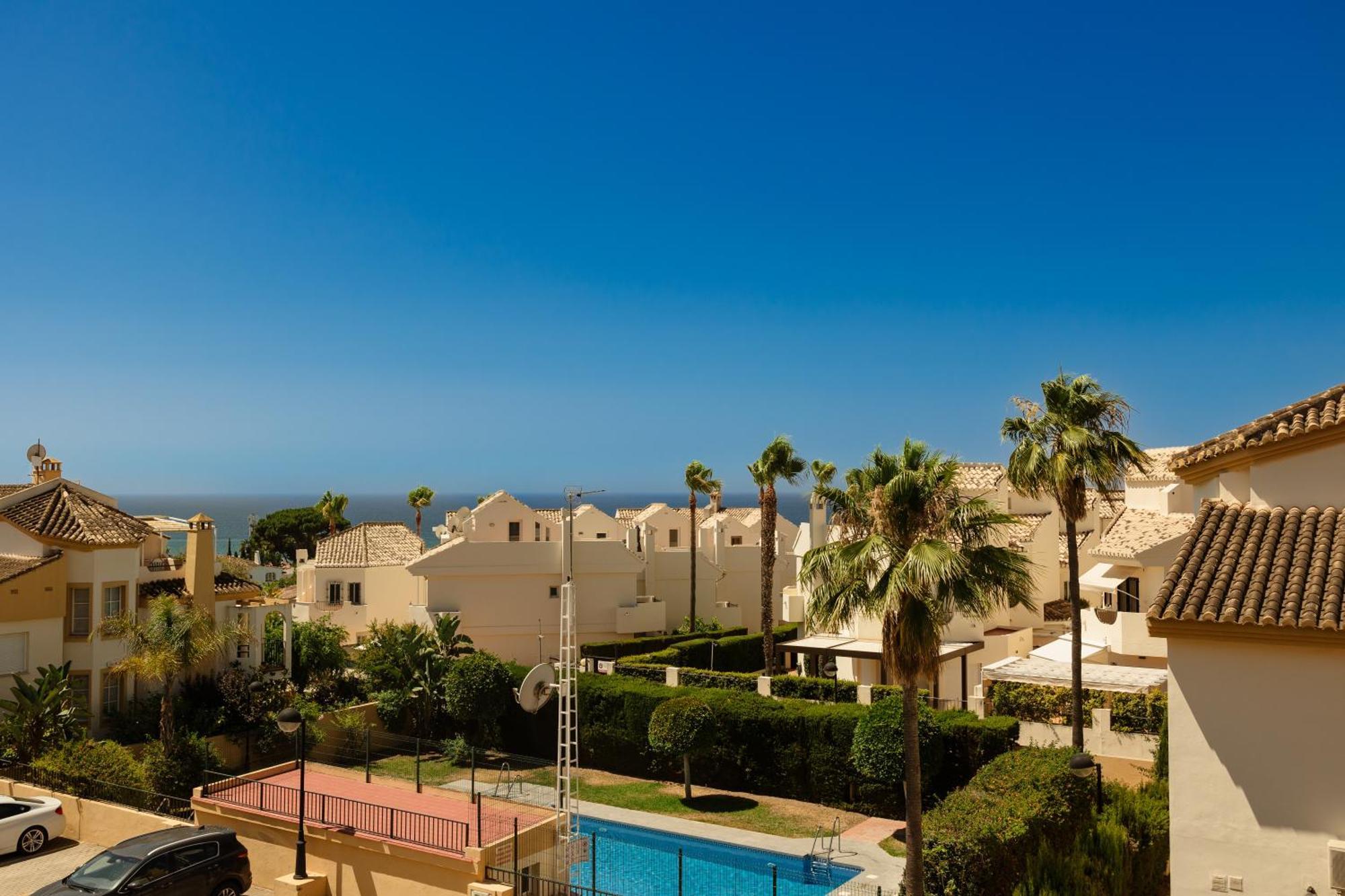 Beautiful Townhouse Walking Distance To The In Costabella, *