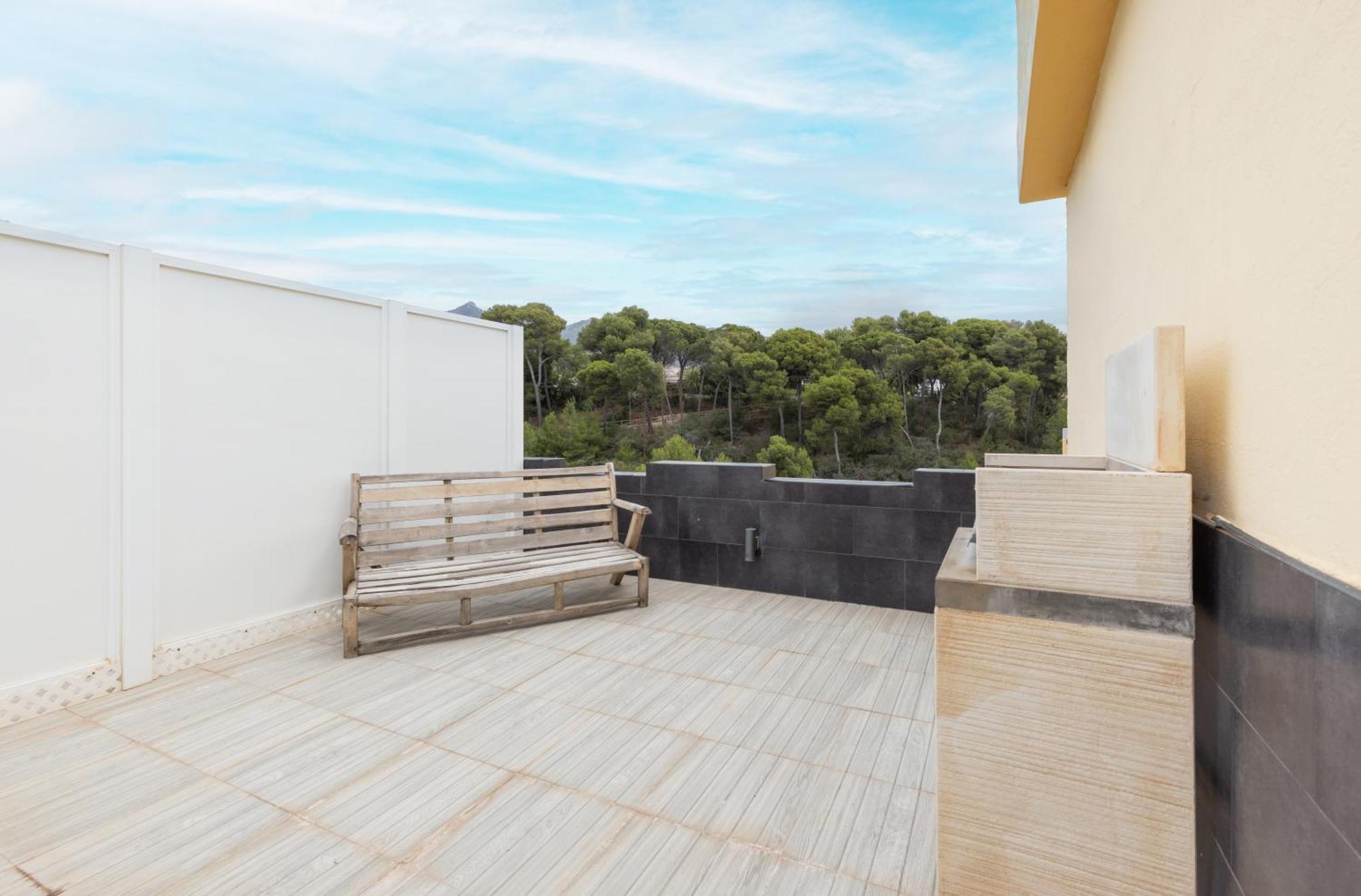 Con Vistas Y Terraza En * Marbella