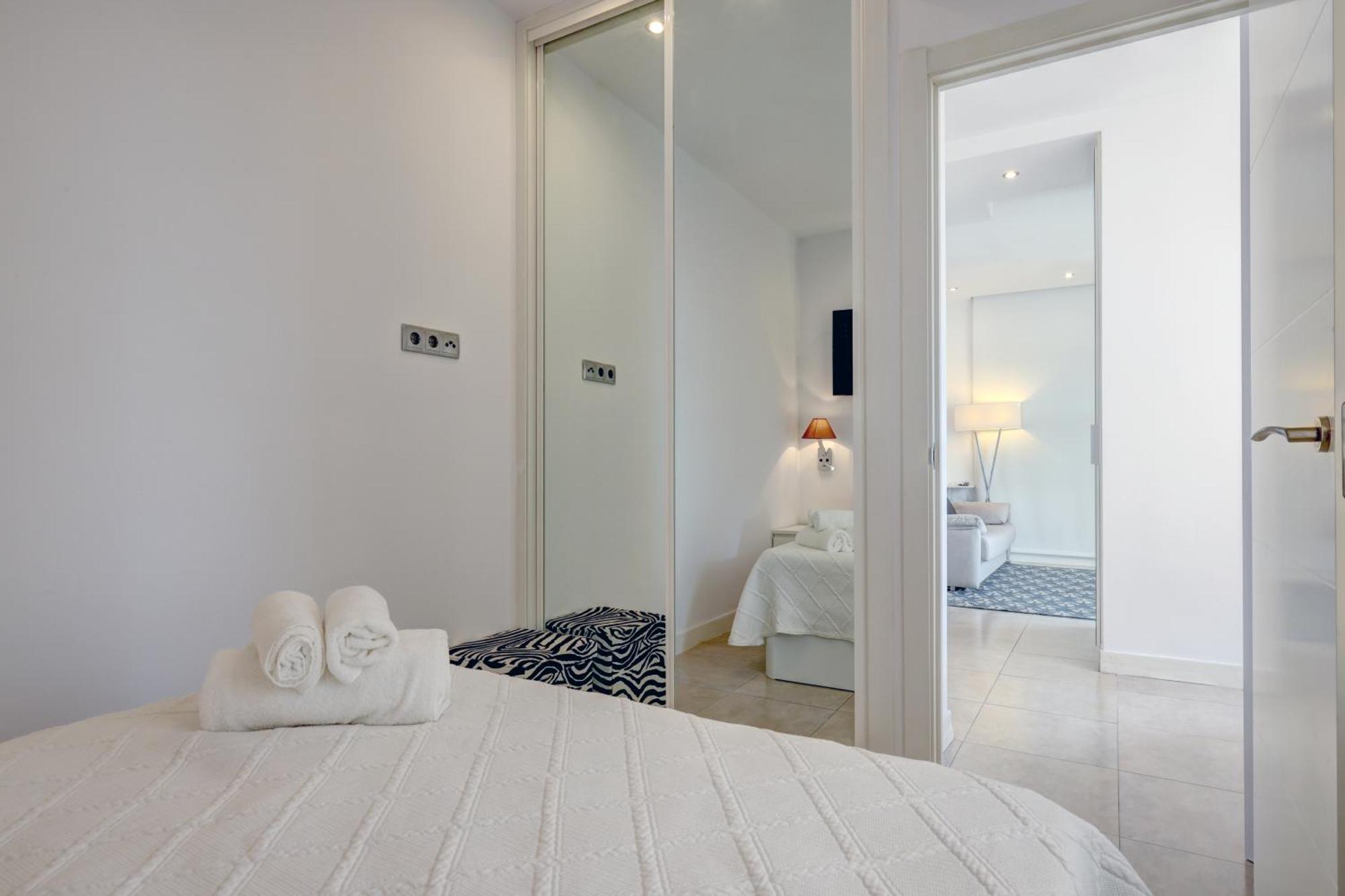 Con Vistas Y Terraza En * Marbella