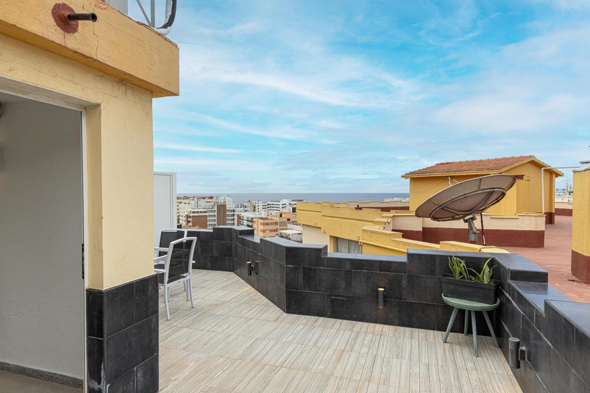 Con Vistas Y Terraza En *