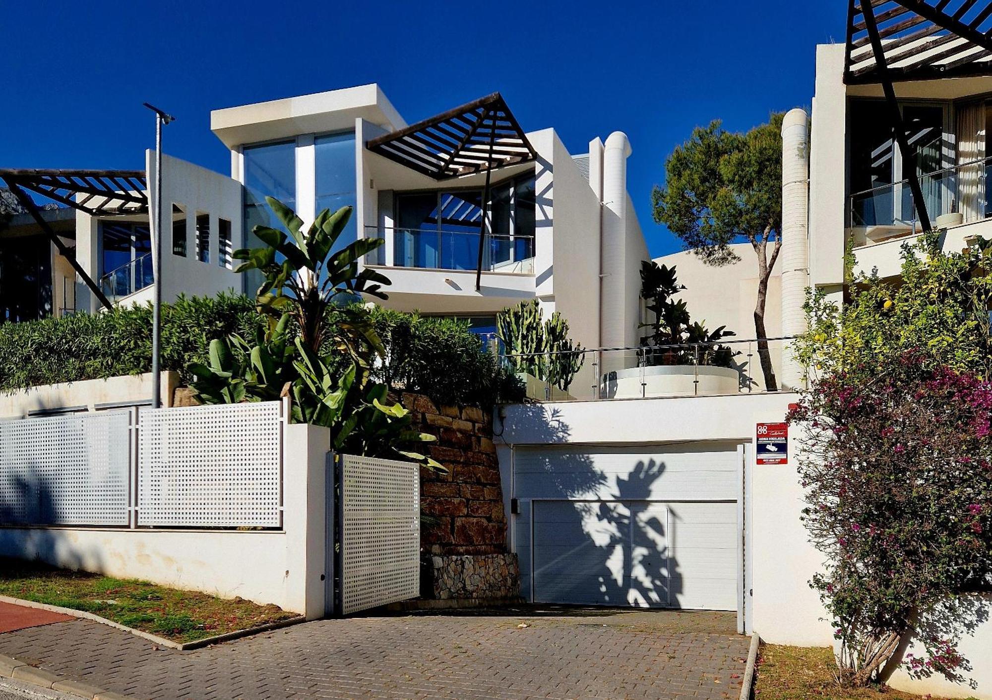 Luxurious 2 Bedroom Townhouse In Sierra Blanca