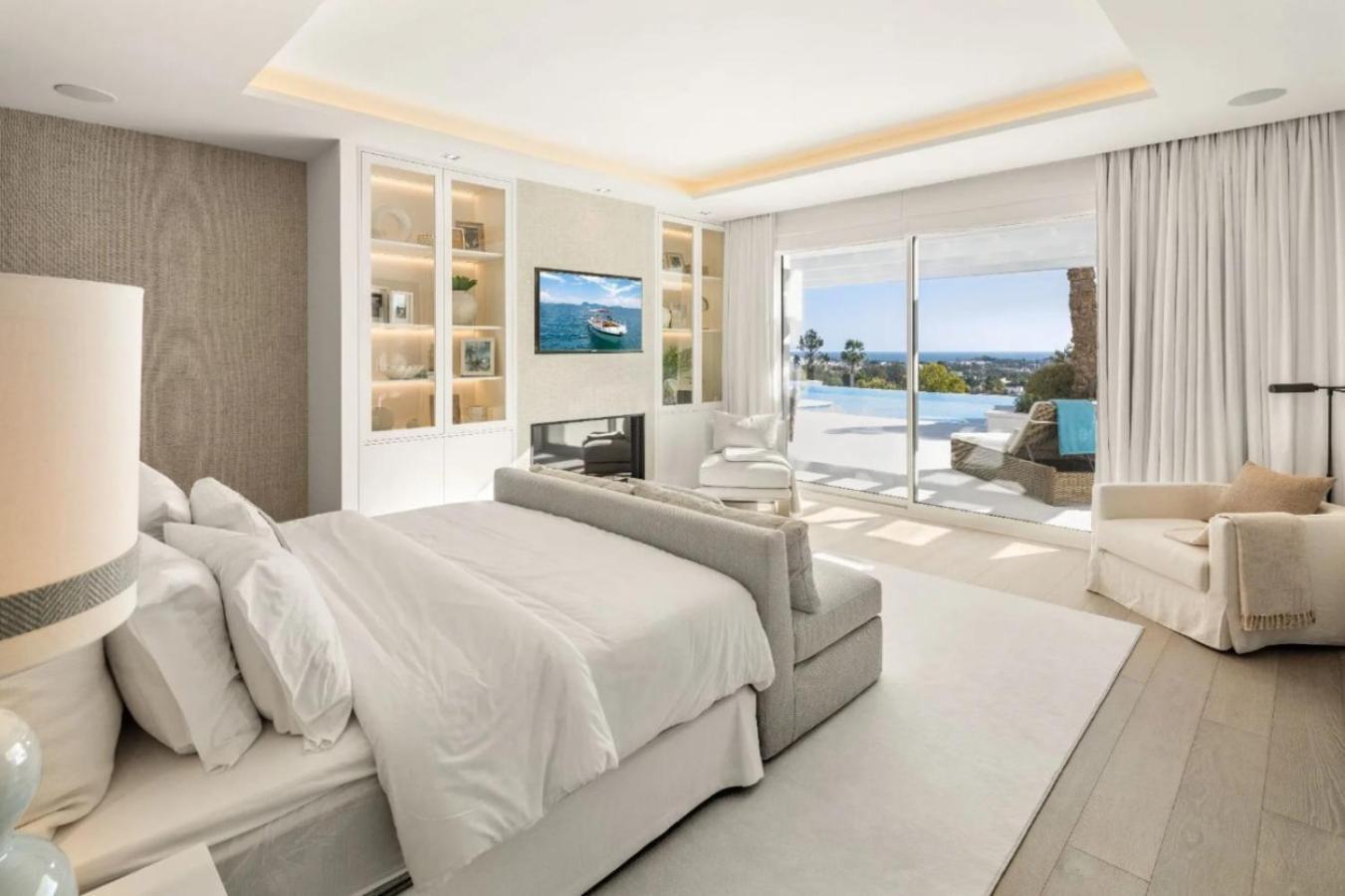 Manila Villa *
