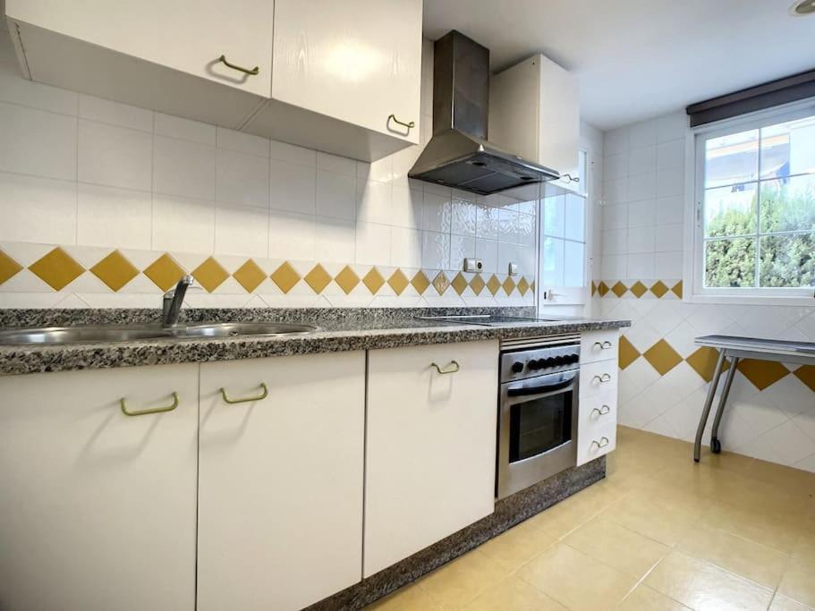 A Beautiful And Tranquil In The Heart Of Apartment *