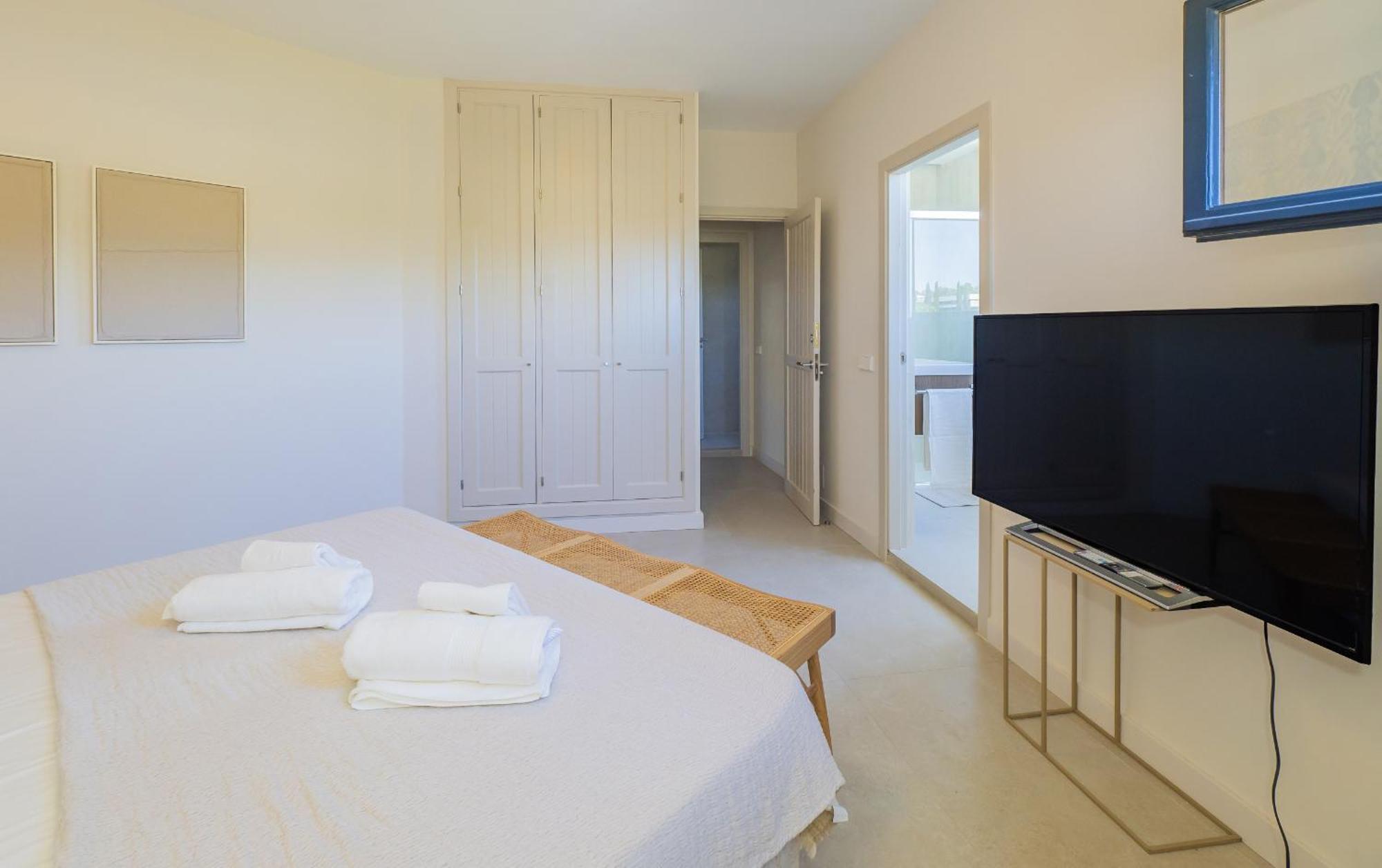 Cubo's Atico Cabopino Port & Parking