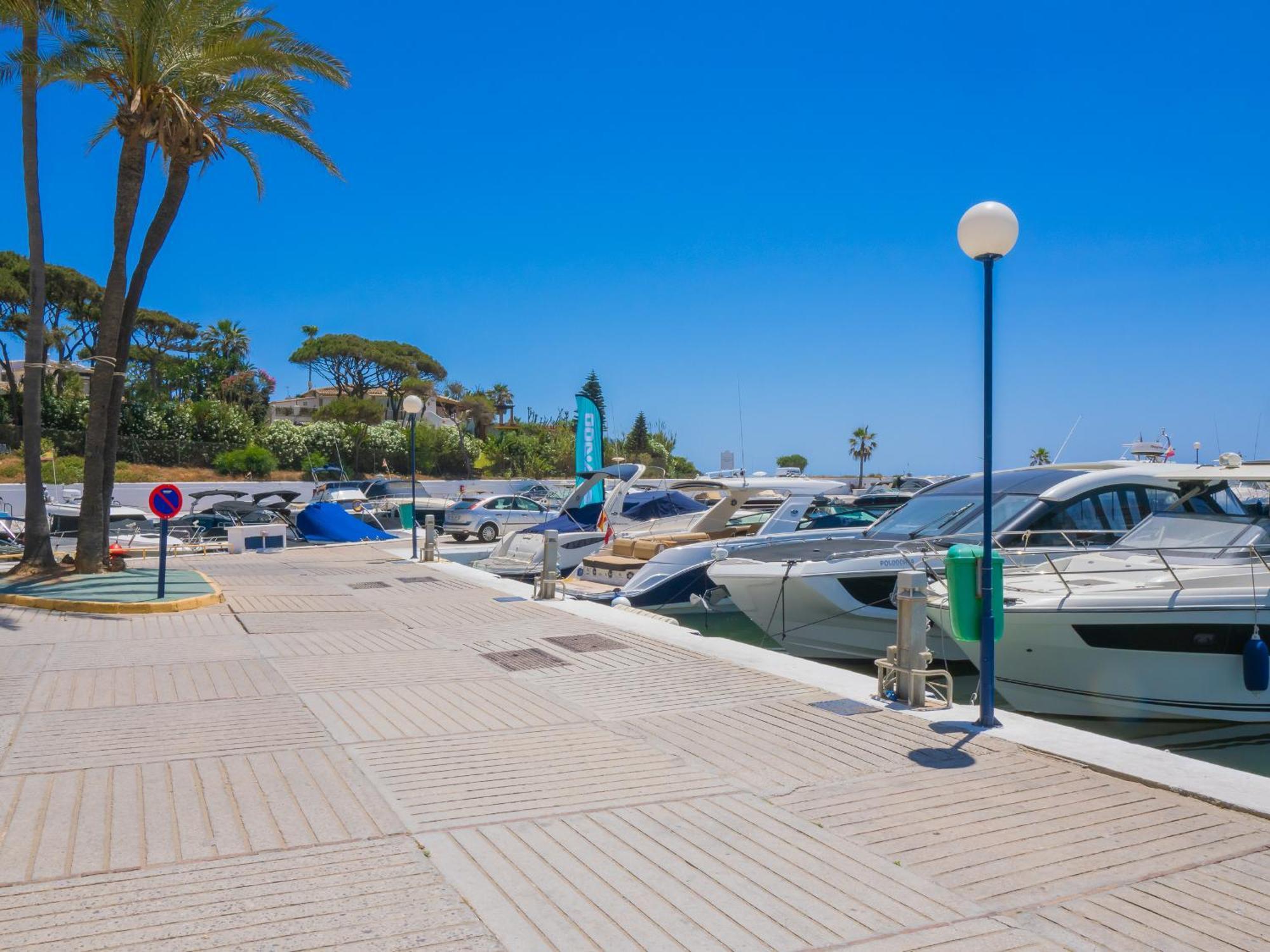 Apartment Cubo's Atico Cabopino Port & Parking