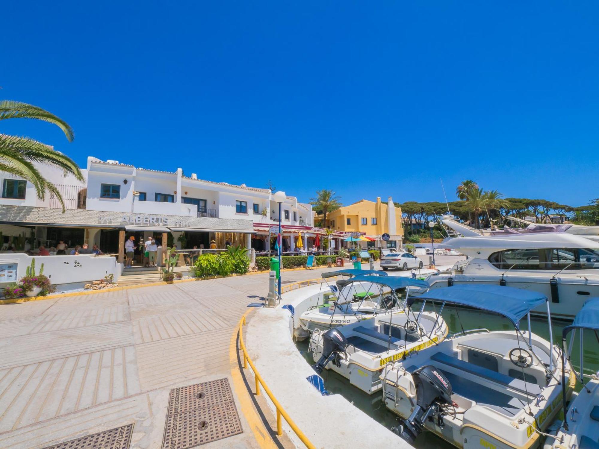 Apartment Cubo's Atico Cabopino Port & Parking *