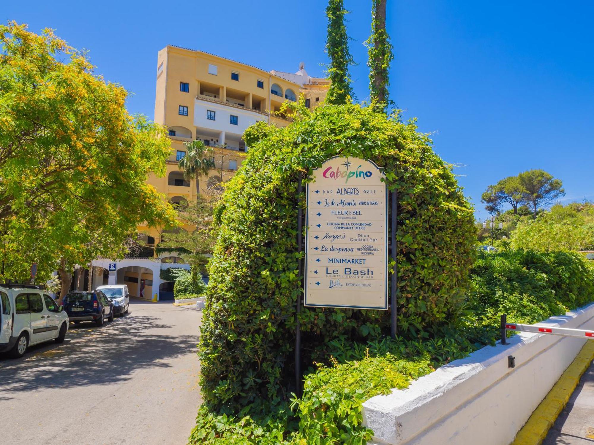 Cubo's Atico Cabopino Port & Parking Apartment *