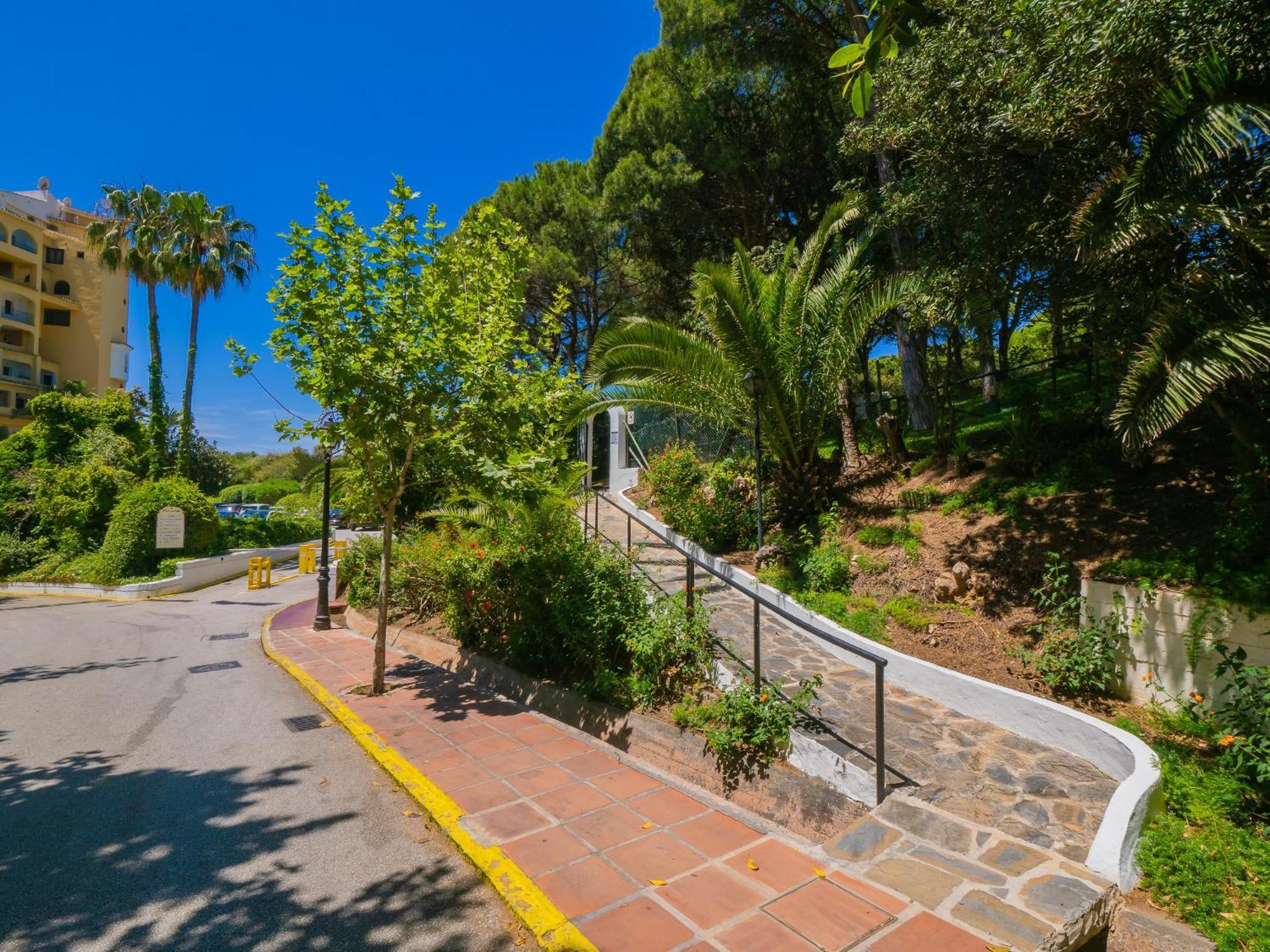 Apartment Cubo's Atico Cabopino Port & Parking *