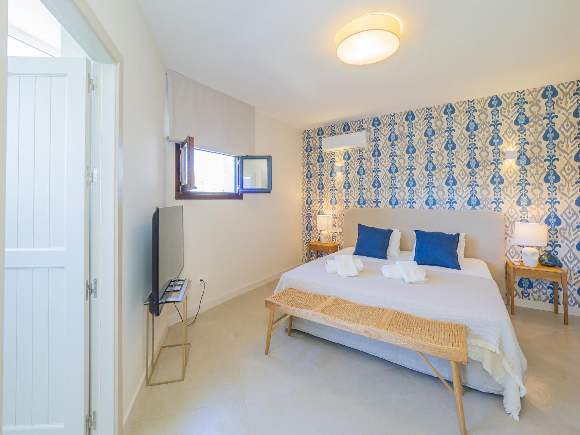 Cubo's Atico Cabopino Port & Parking Apartment