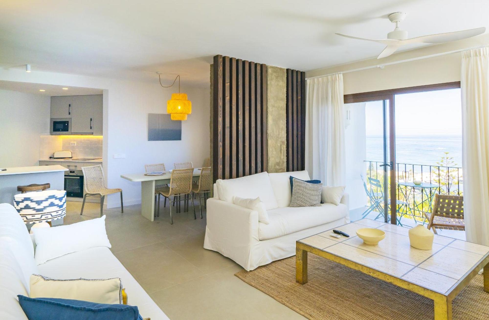 Cubo's Atico Cabopino Port & Parking Apartment *