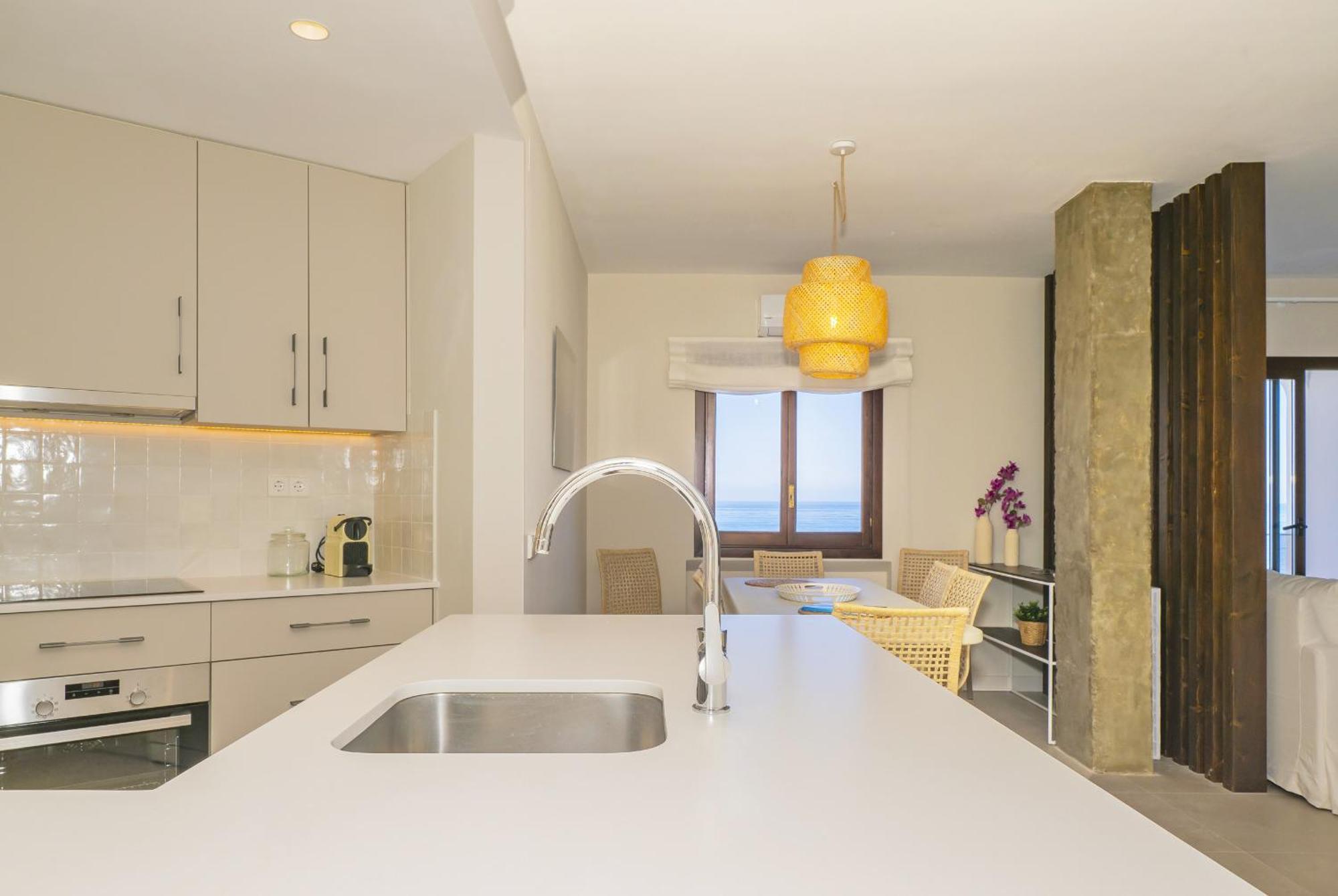 Cubo's Atico Cabopino Port & Parking Apartment Marbella